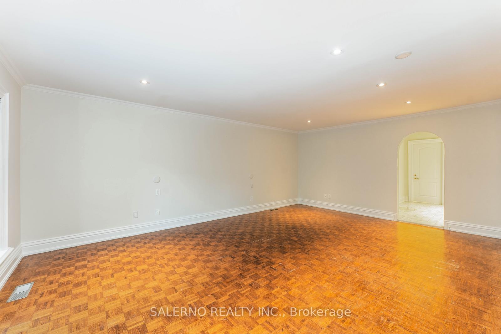 Photo 20 of 41 Golf Avenue, Vaughan, East Woodbridge — HOMEH