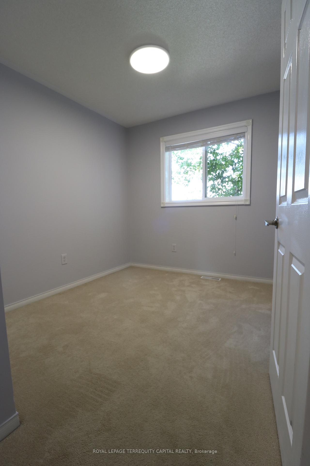 Photo 3 of 121 Gadwall Avenue, Barrie, Painswick South — HOMEH