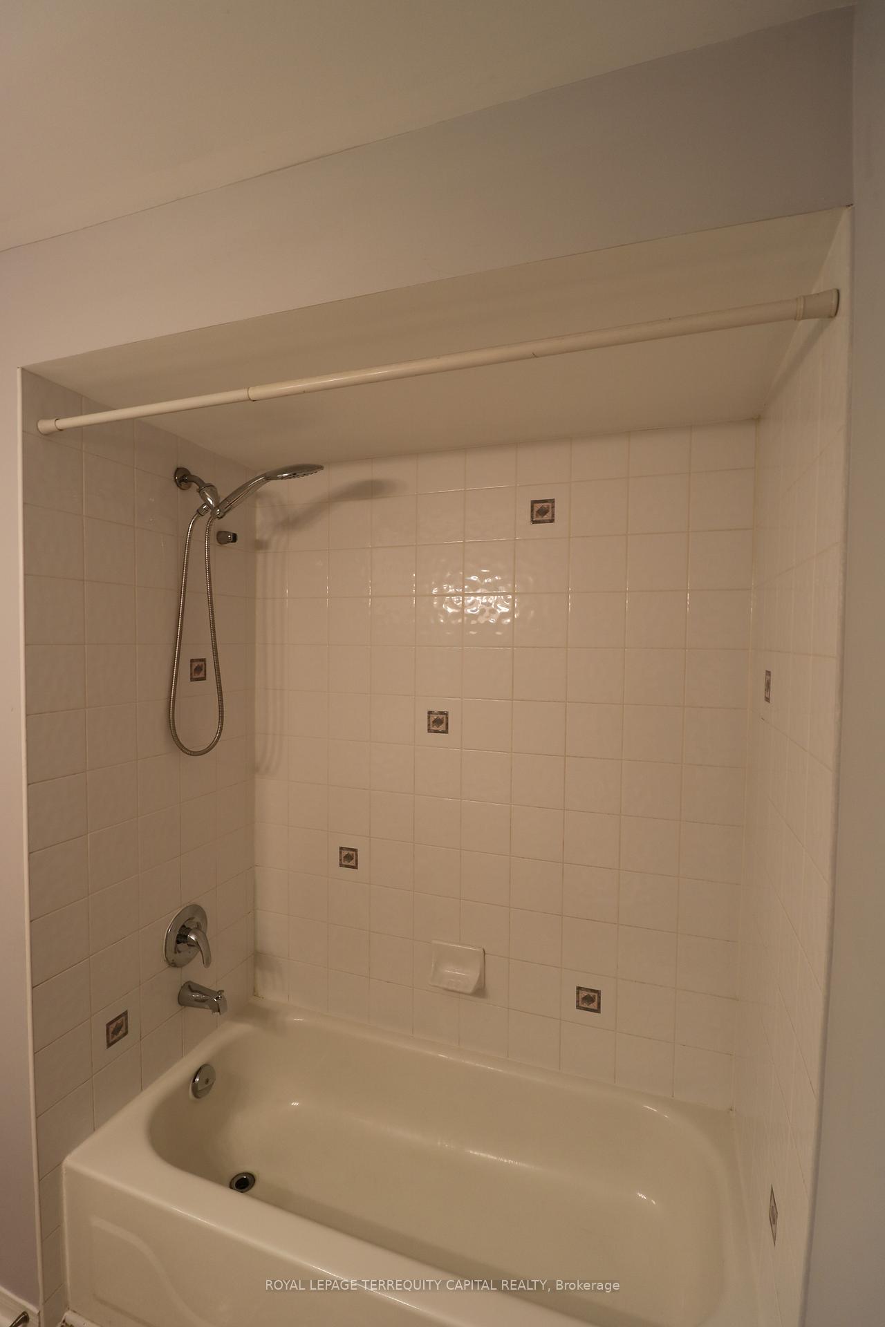 Photo 9 of 121 Gadwall Avenue, Barrie, Painswick South — HOMEH