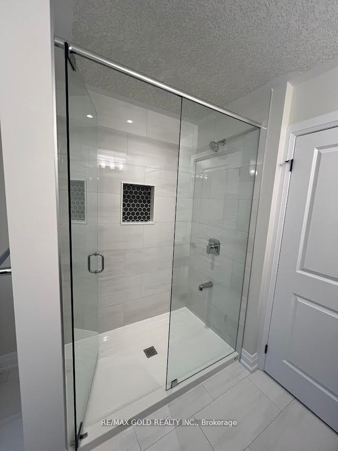Photo 12 of 23 Jacob Detweiller Drive, Kitchener — HOMEH
