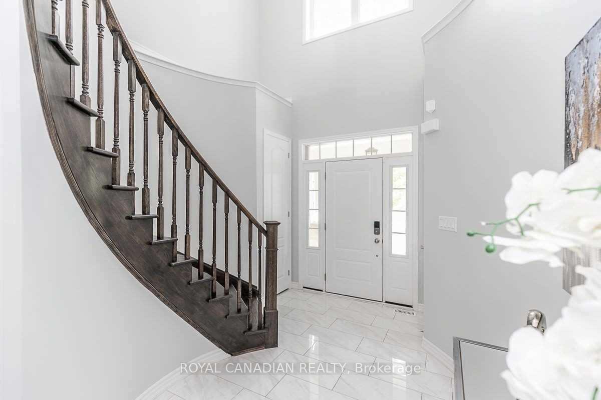 Photo 2 of 29 Streamside Street W, Vaughan, Kleinburg — HOMEH