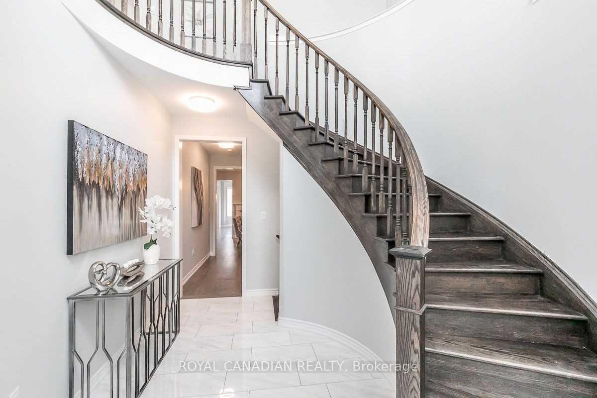 Photo 5 of 29 Streamside Street W, Vaughan, Kleinburg — HOMEH