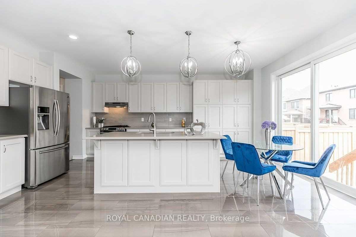 Photo 9 of 29 Streamside Street W, Vaughan, Kleinburg — HOMEH