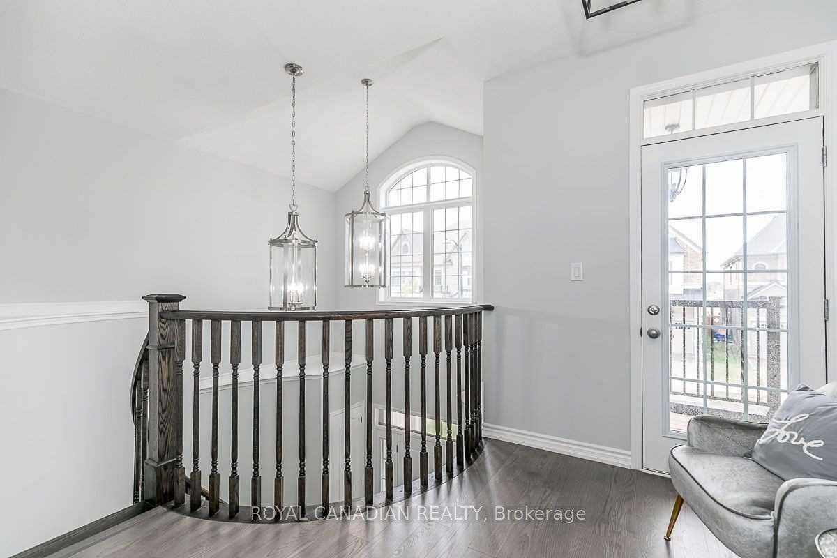 Photo 10 of 29 Streamside Street W, Vaughan, Kleinburg — HOMEH