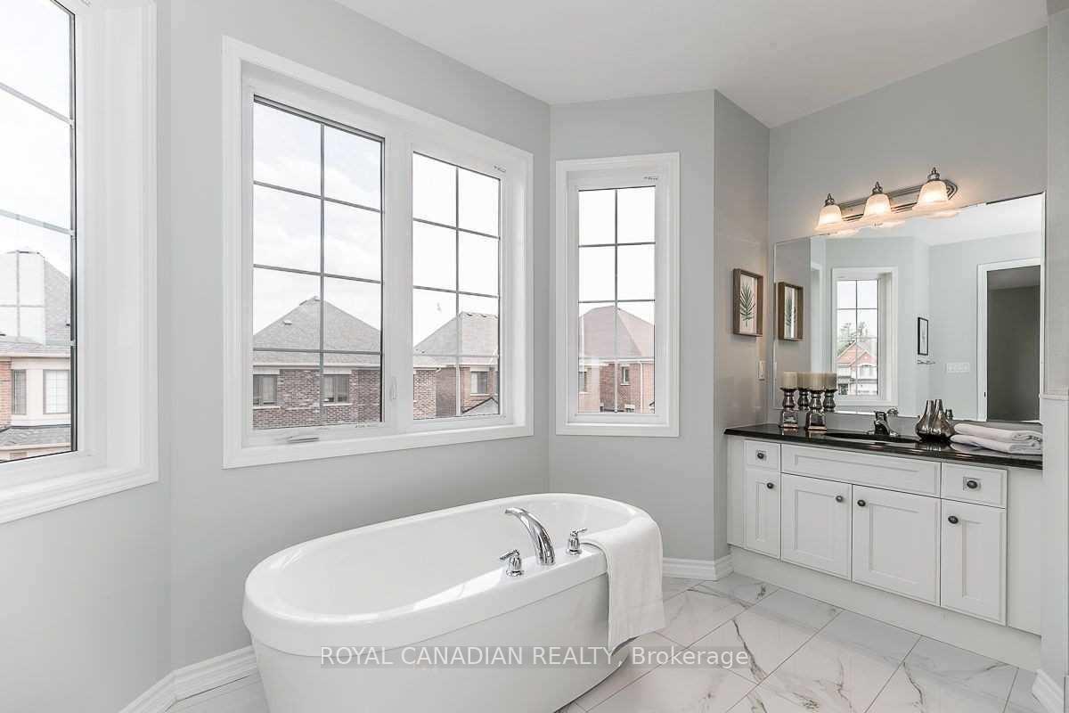 Photo 15 of 29 Streamside Street W, Vaughan, Kleinburg — HOMEH