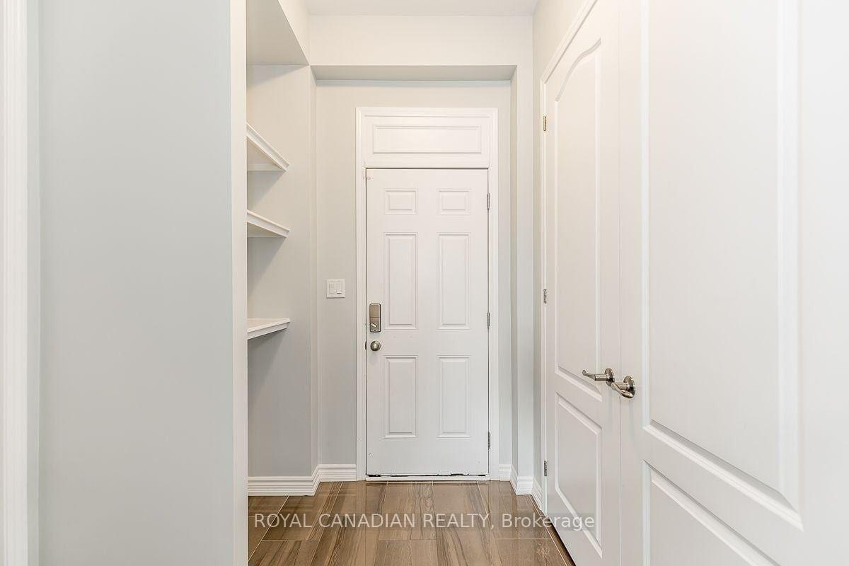 Photo 17 of 29 Streamside Street W, Vaughan, Kleinburg — HOMEH
