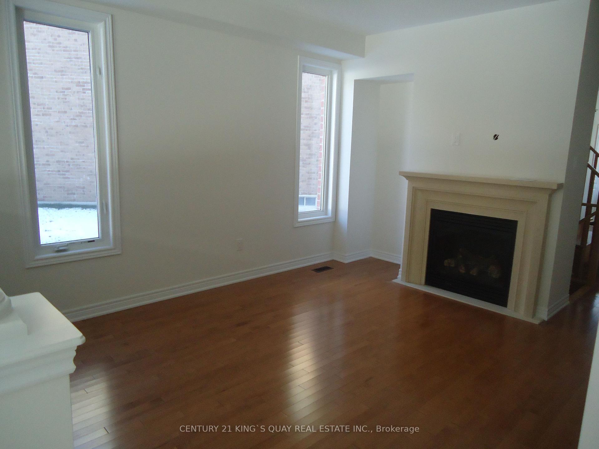 Photo 4 of 26 William Bartlett Drive W, Markham, Berczy — HOMEH