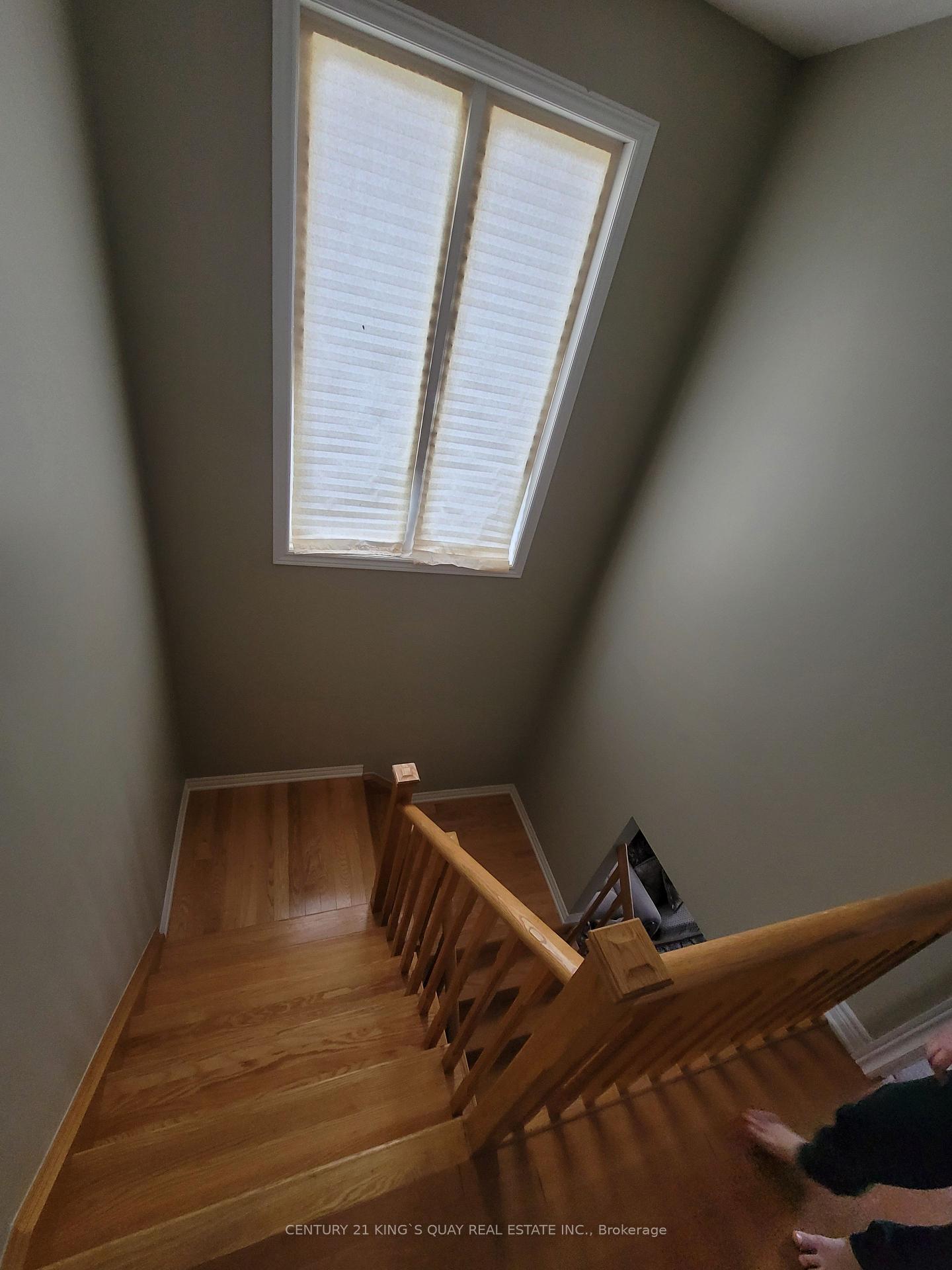 Photo 12 of 26 William Bartlett Drive W, Markham, Berczy — HOMEH