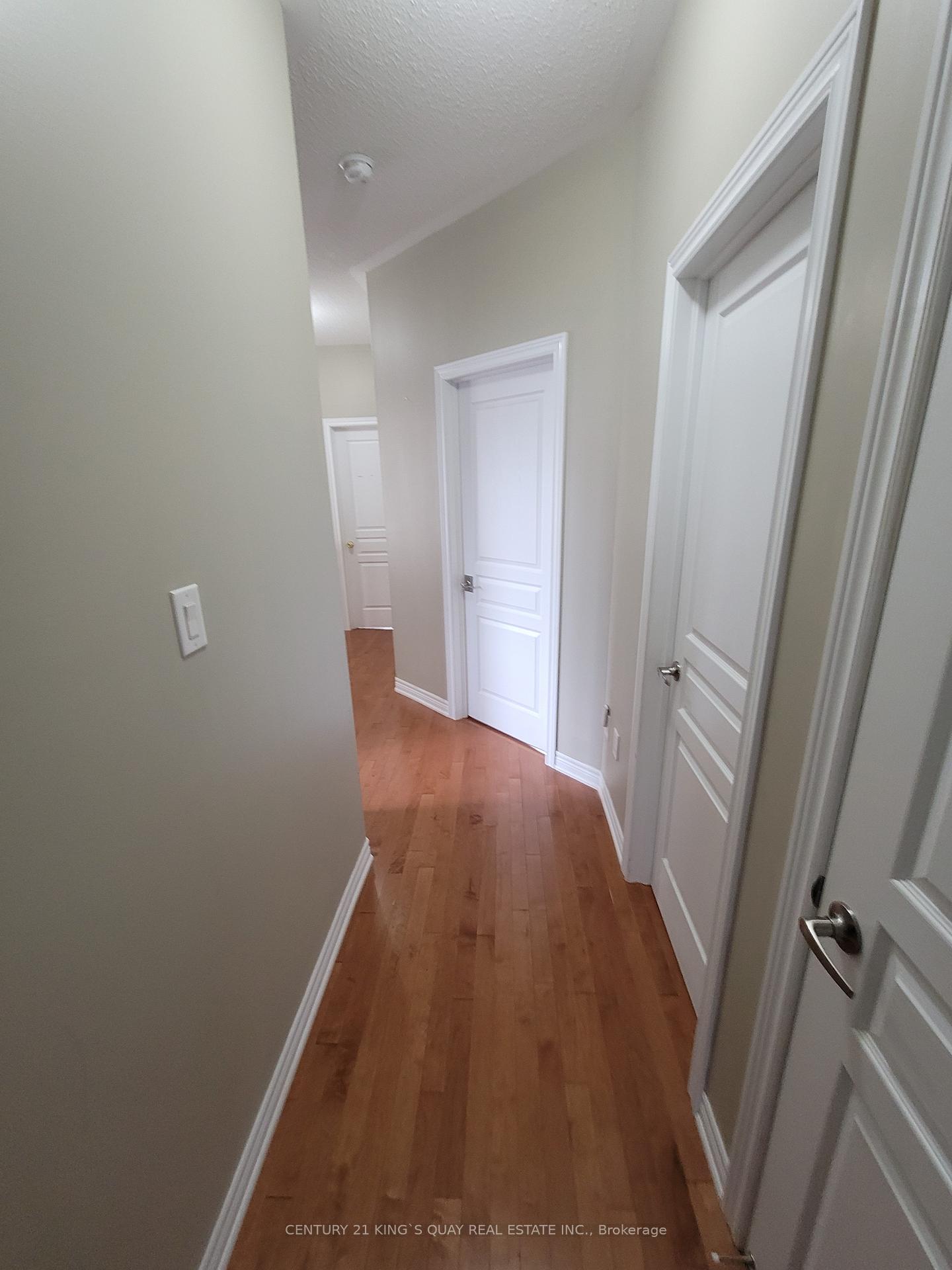 Photo 11 of 26 William Bartlett Drive W, Markham, Berczy — HOMEH
