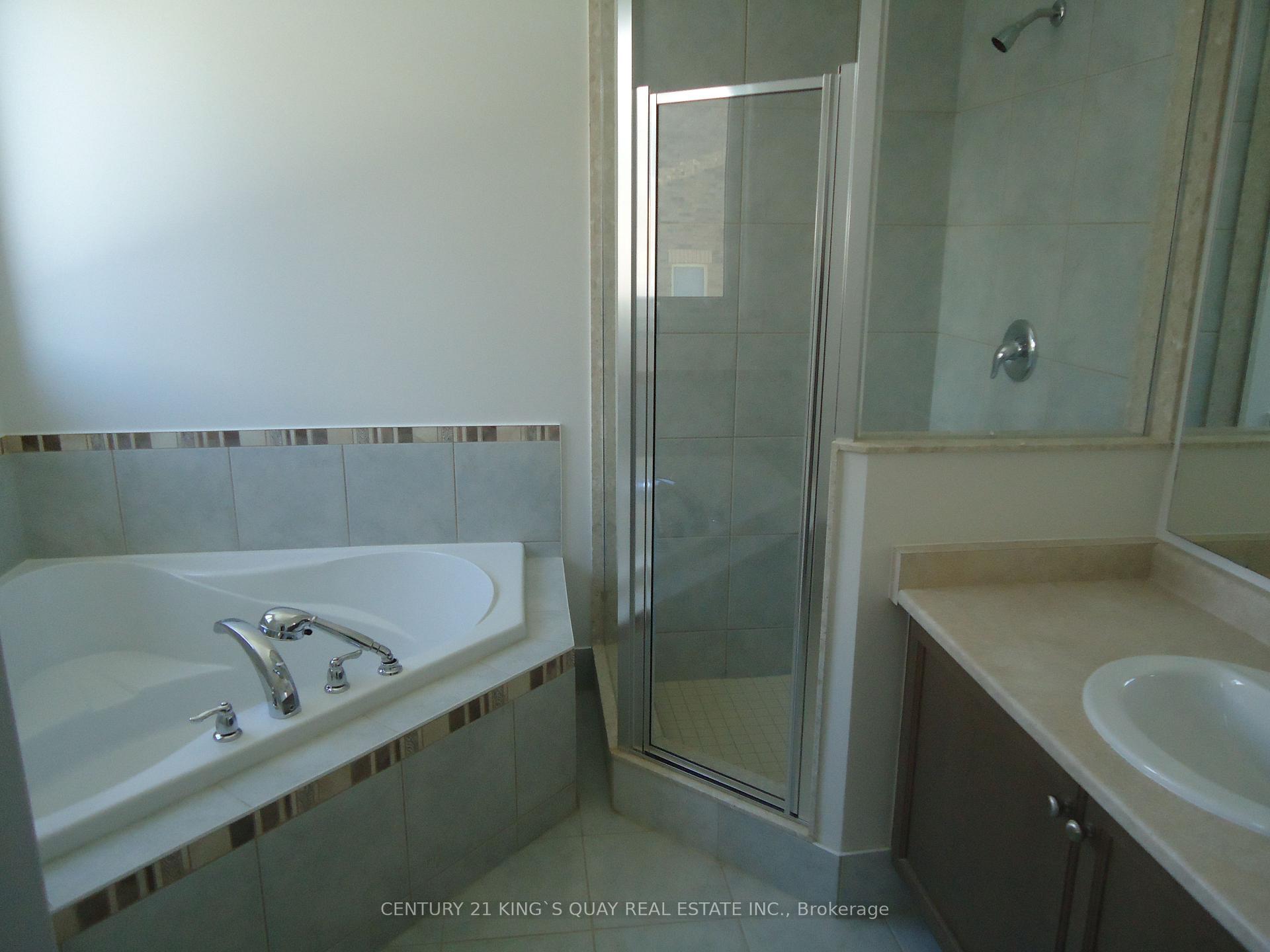 Photo 15 of 26 William Bartlett Drive W, Markham, Berczy — HOMEH