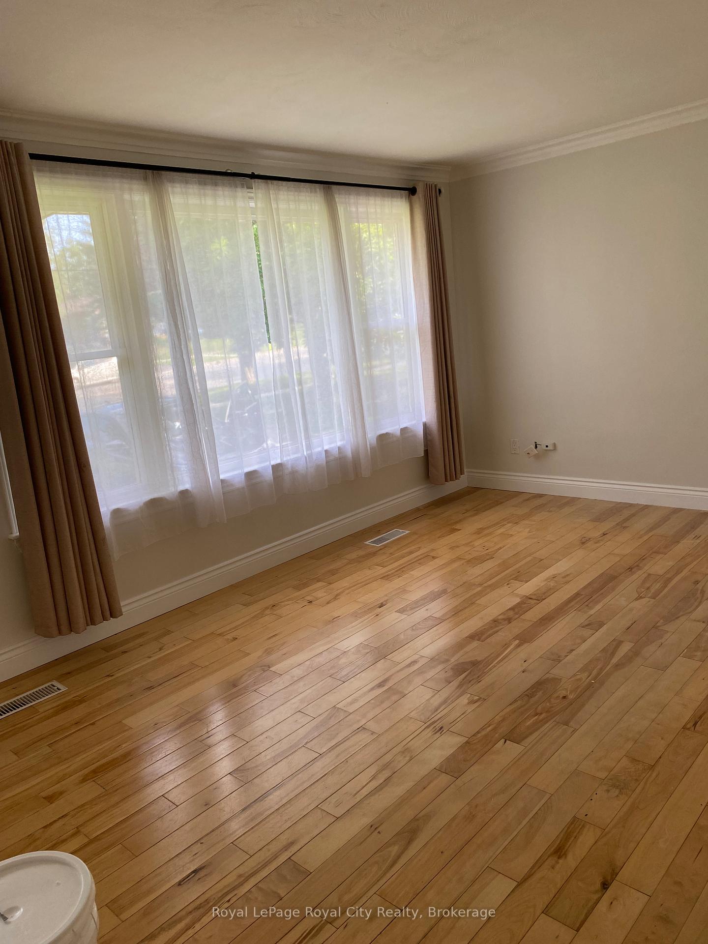 Photo 5 of 52 Eastview Road, Guelph, Grange Road — HOMEH