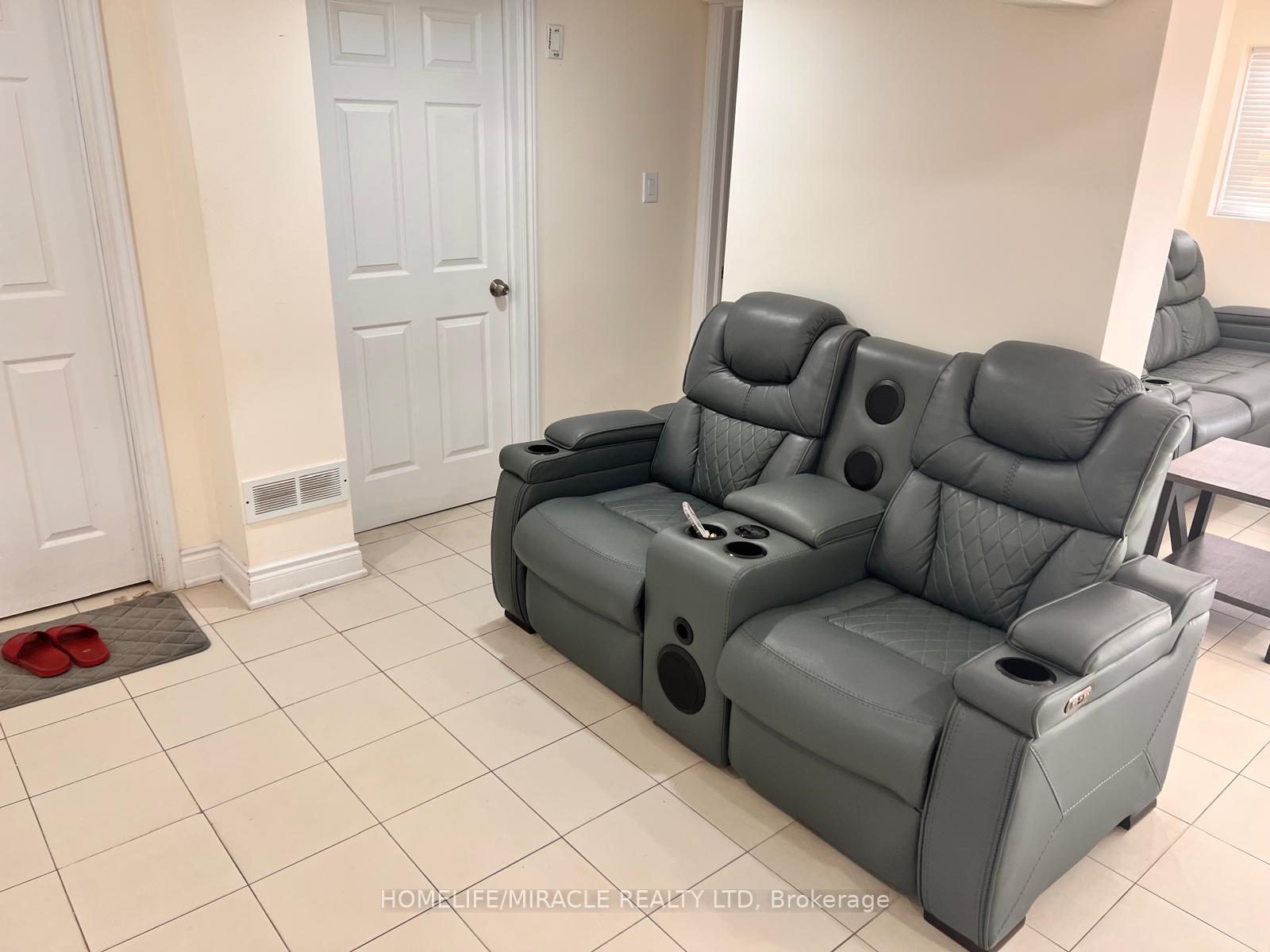 Photo 3 of 1244 Langley Crescent, Oshawa, Pinecrest — HOMEH