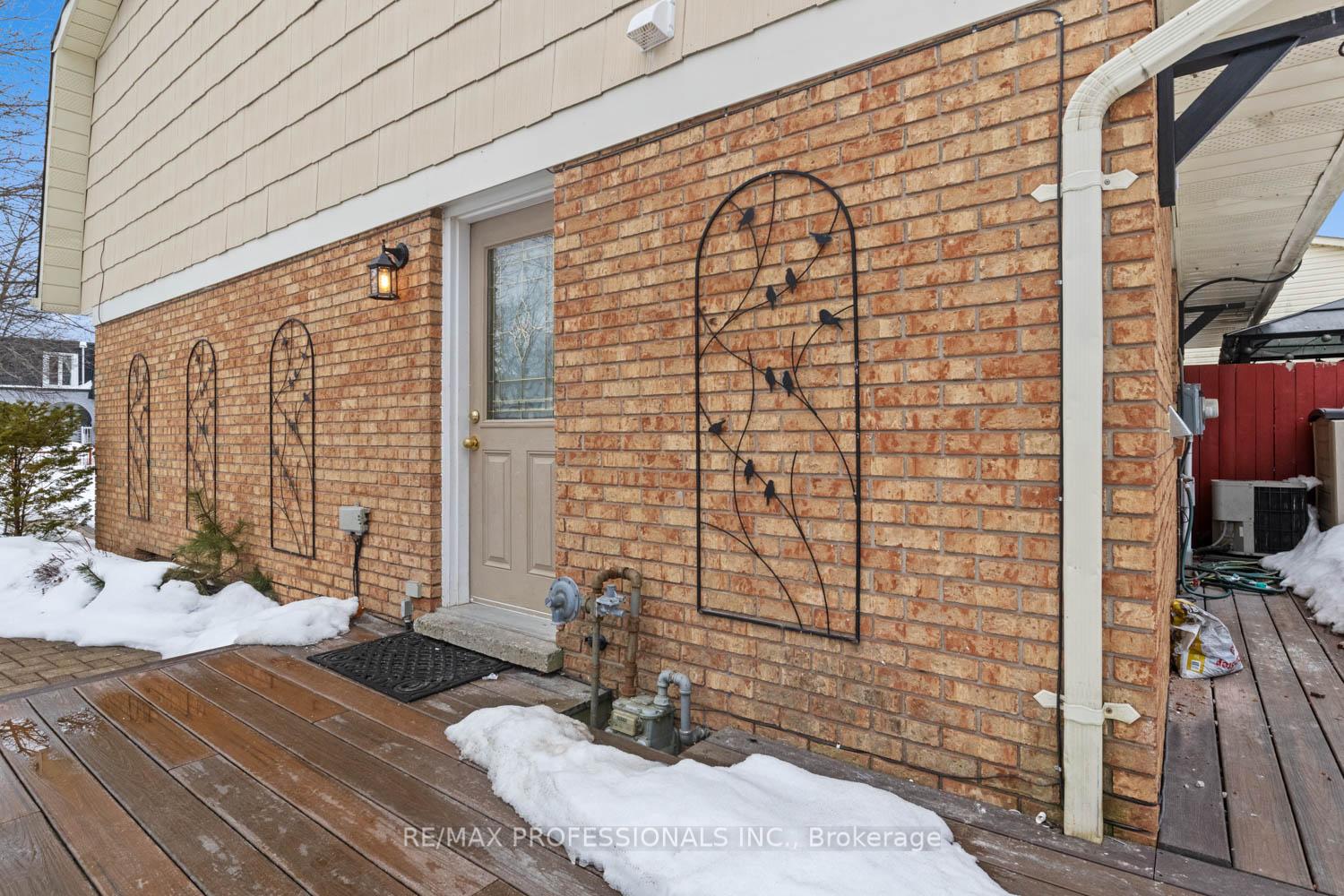Photo 2 of Unit Lower, 5 Manor Drive, Kitchener — HOMEH