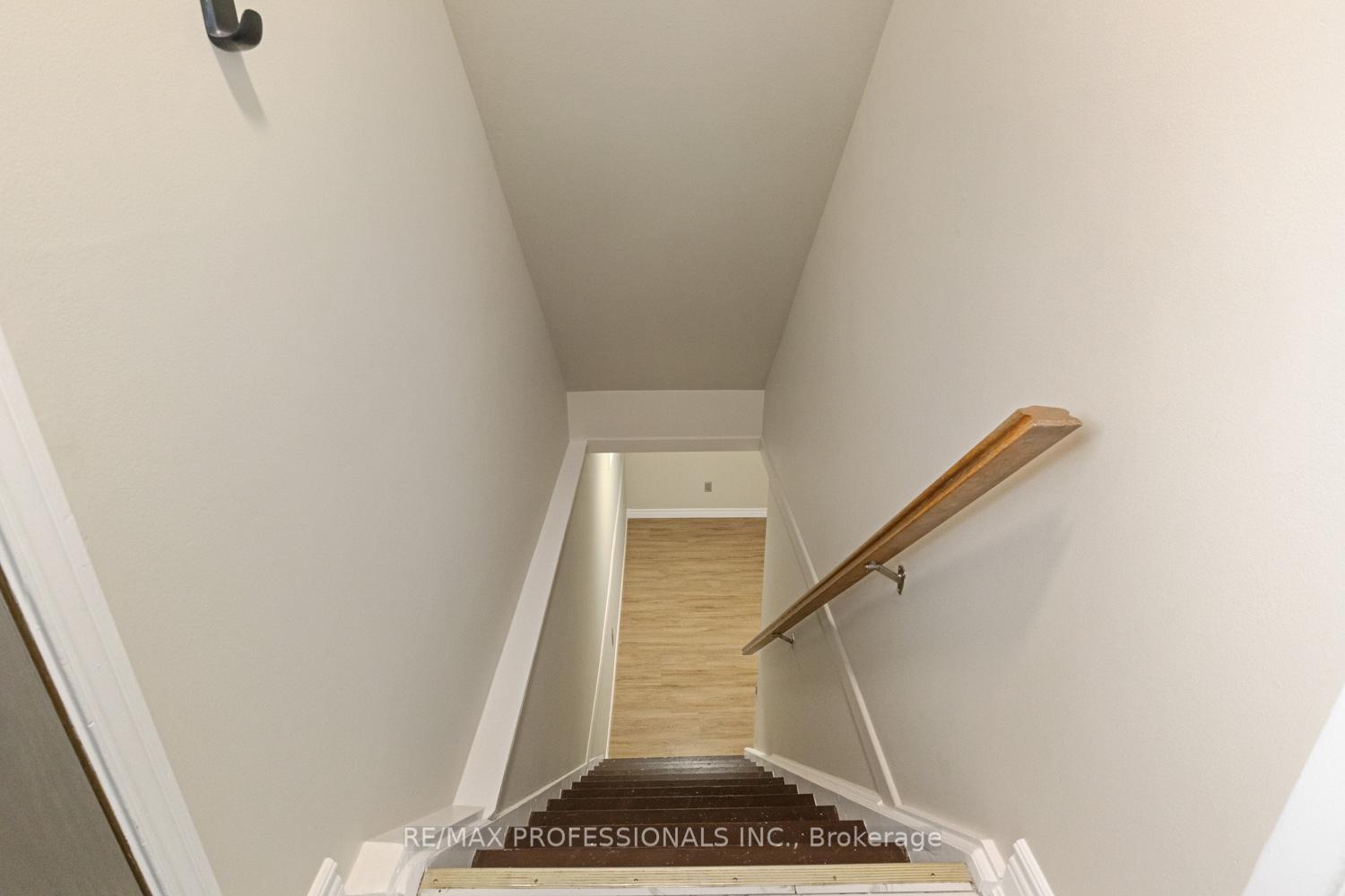 Photo 3 of Unit Lower, 5 Manor Drive, Kitchener — HOMEH