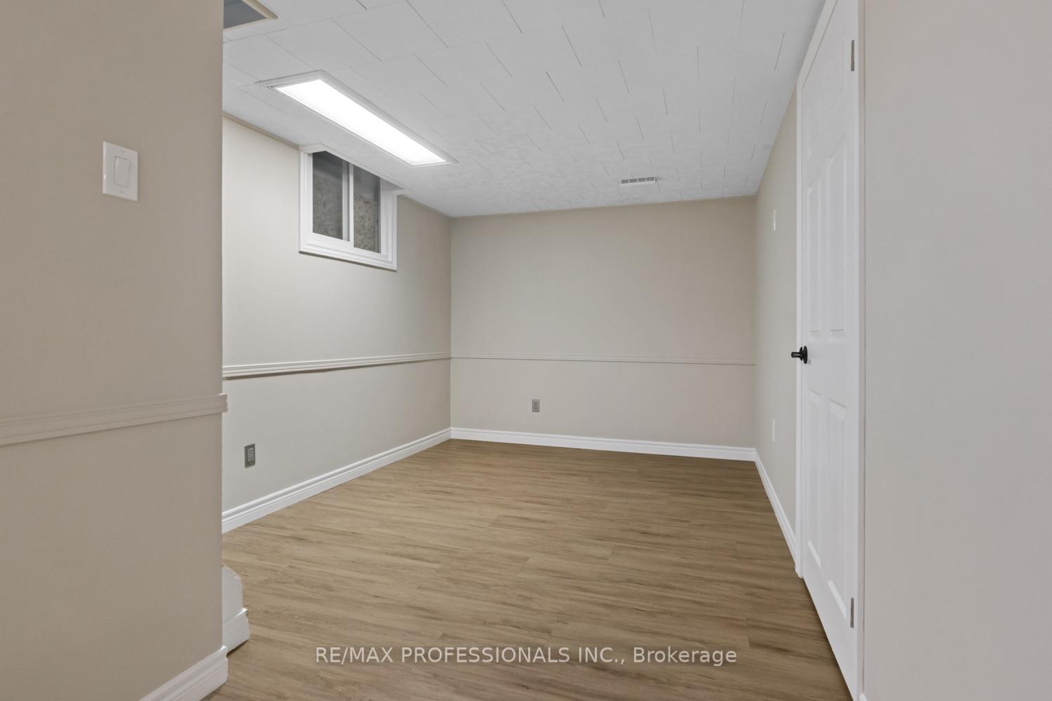 Photo 5 of Unit Lower, 5 Manor Drive, Kitchener — HOMEH