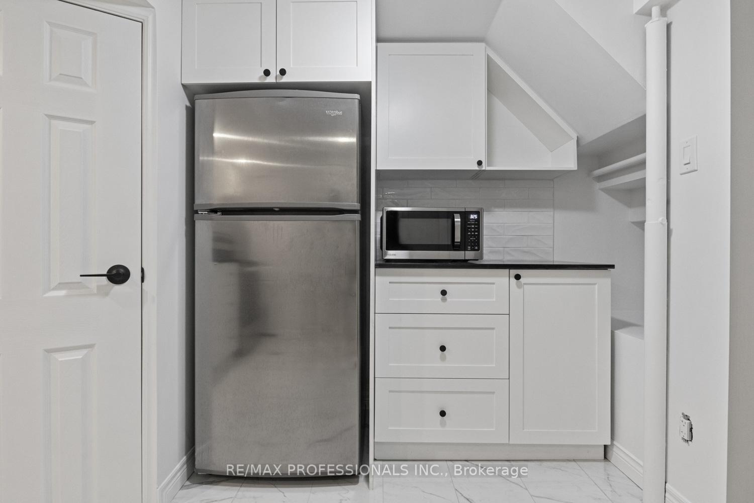 Photo 13 of Unit Lower, 5 Manor Drive, Kitchener — HOMEH