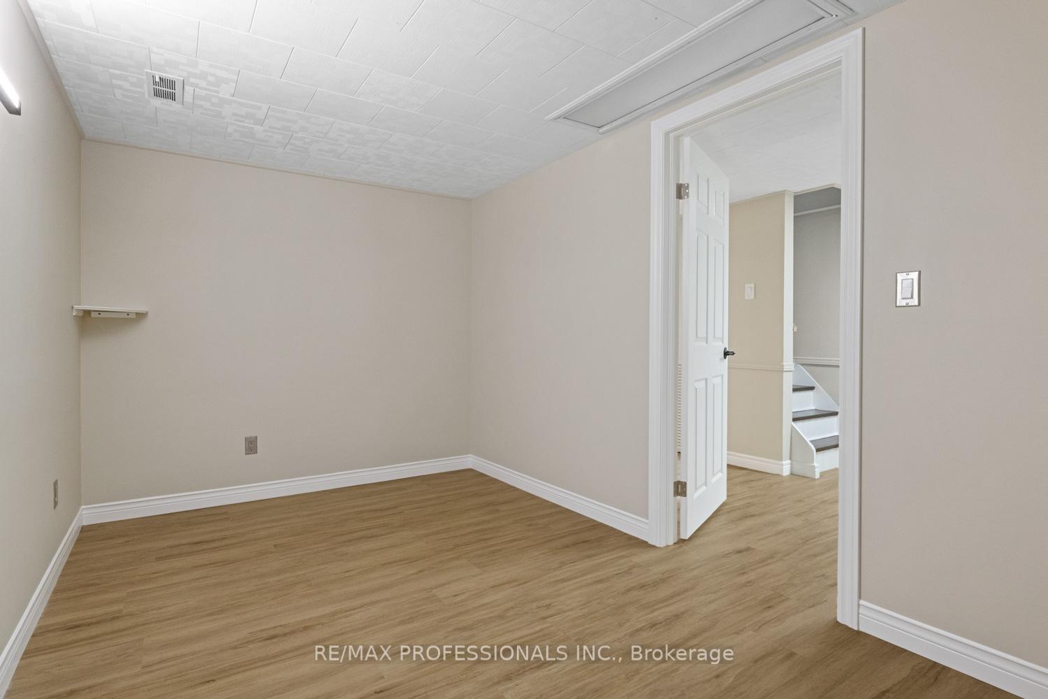 Photo 16 of Unit Lower, 5 Manor Drive, Kitchener — HOMEH