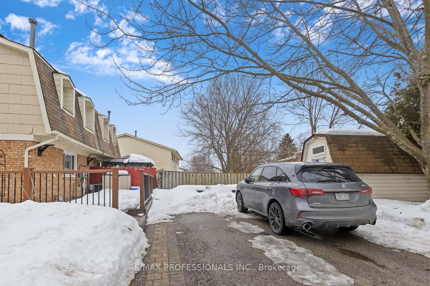 Photo 25 of Unit Lower, 5 Manor Drive, Kitchener — HOMEH