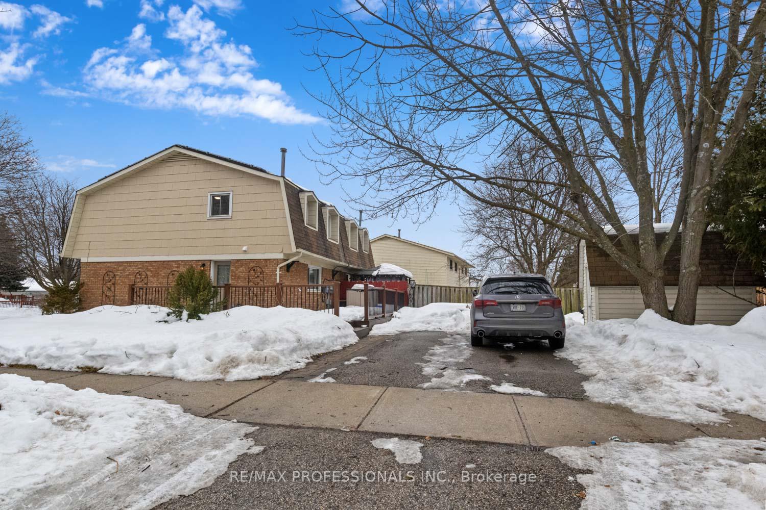 Photo 19 of Unit Lower, 5 Manor Drive, Kitchener — HOMEH