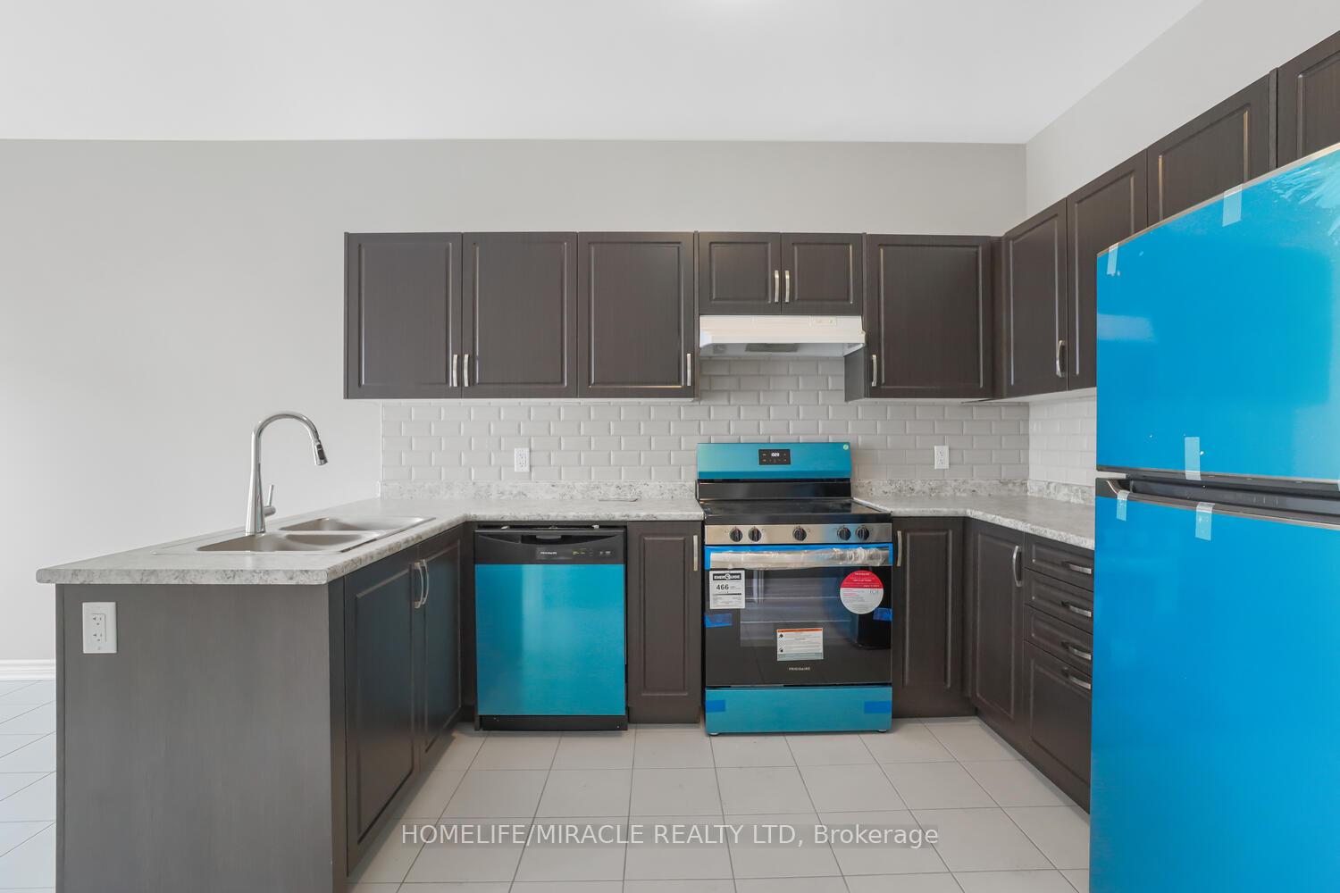 Photo 17 of 213 Clipper Drive, Clearview, Stayner — HOMEH