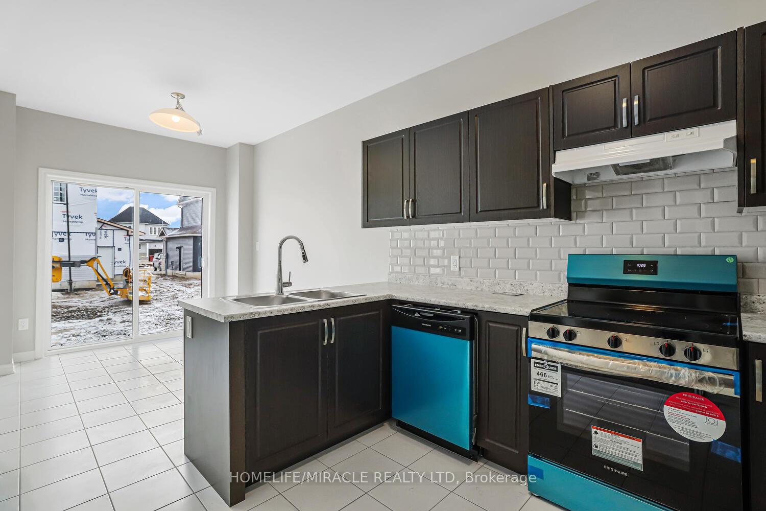 Photo 15 of 213 Clipper Drive, Clearview, Stayner — HOMEH