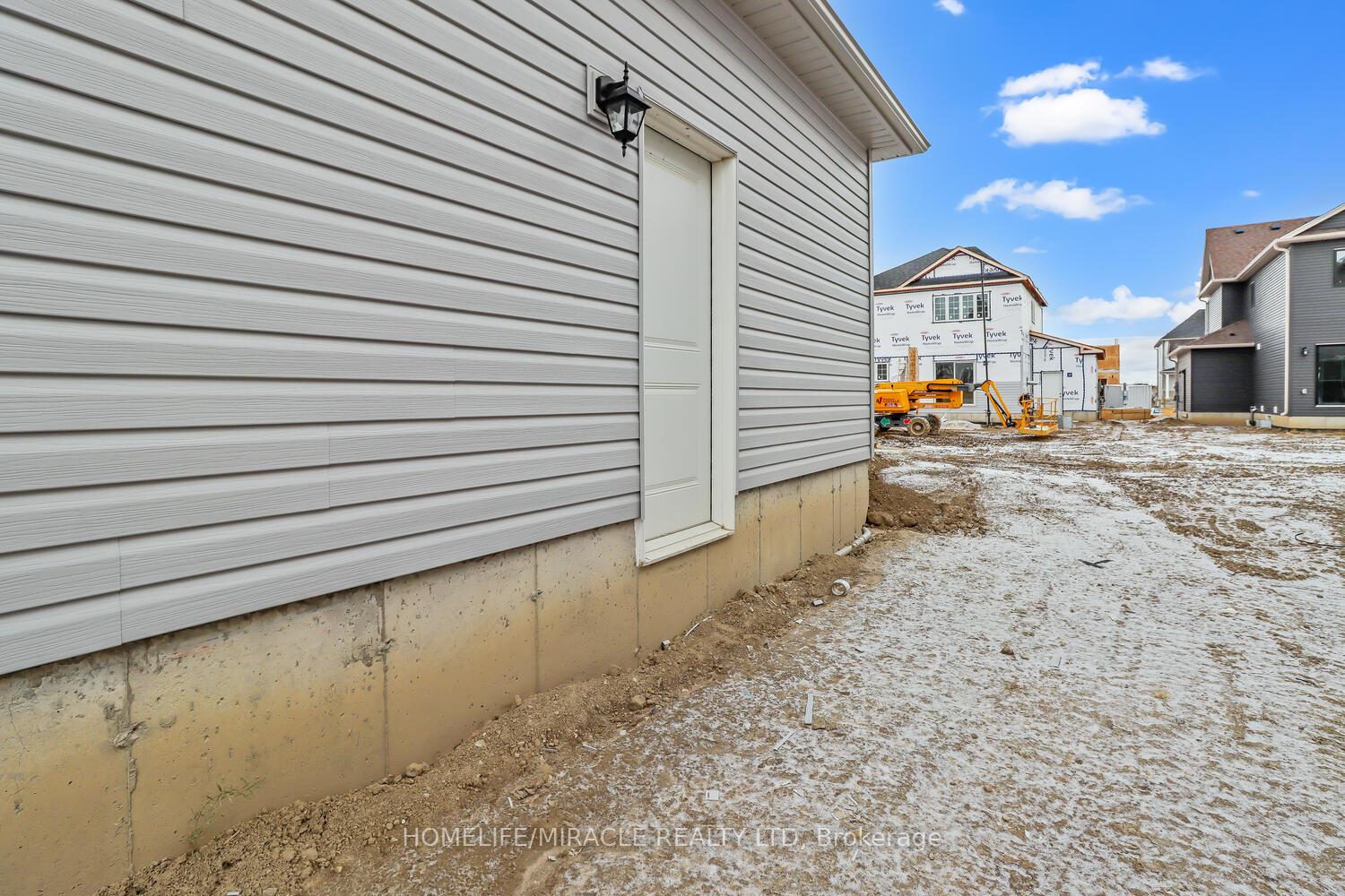 Photo 36 of 213 Clipper Drive, Clearview, Stayner — HOMEH
