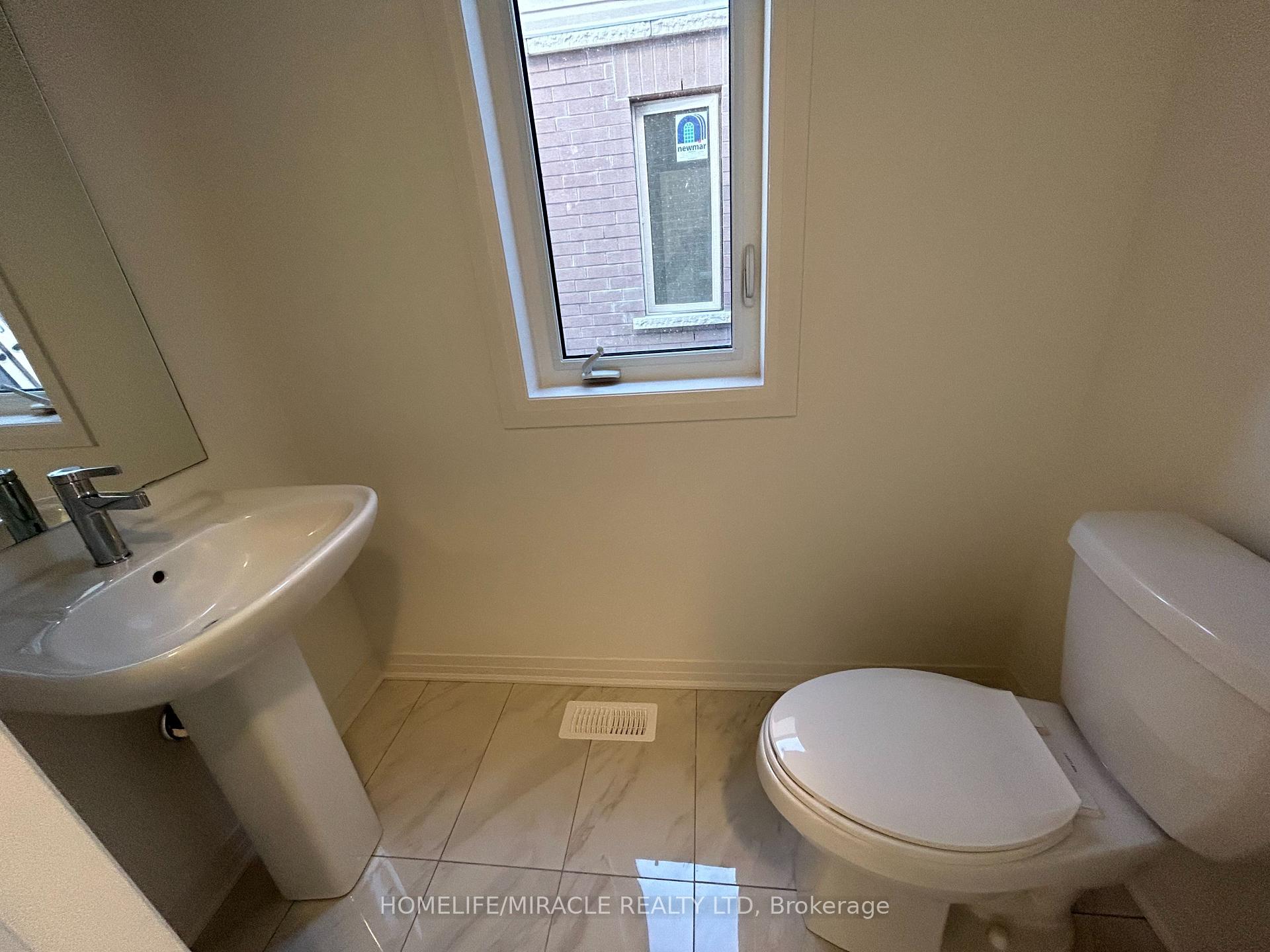 Photo 4 of 33 Sagewood Avenue, Barrie, Rural Barrie Southeast — HOMEH