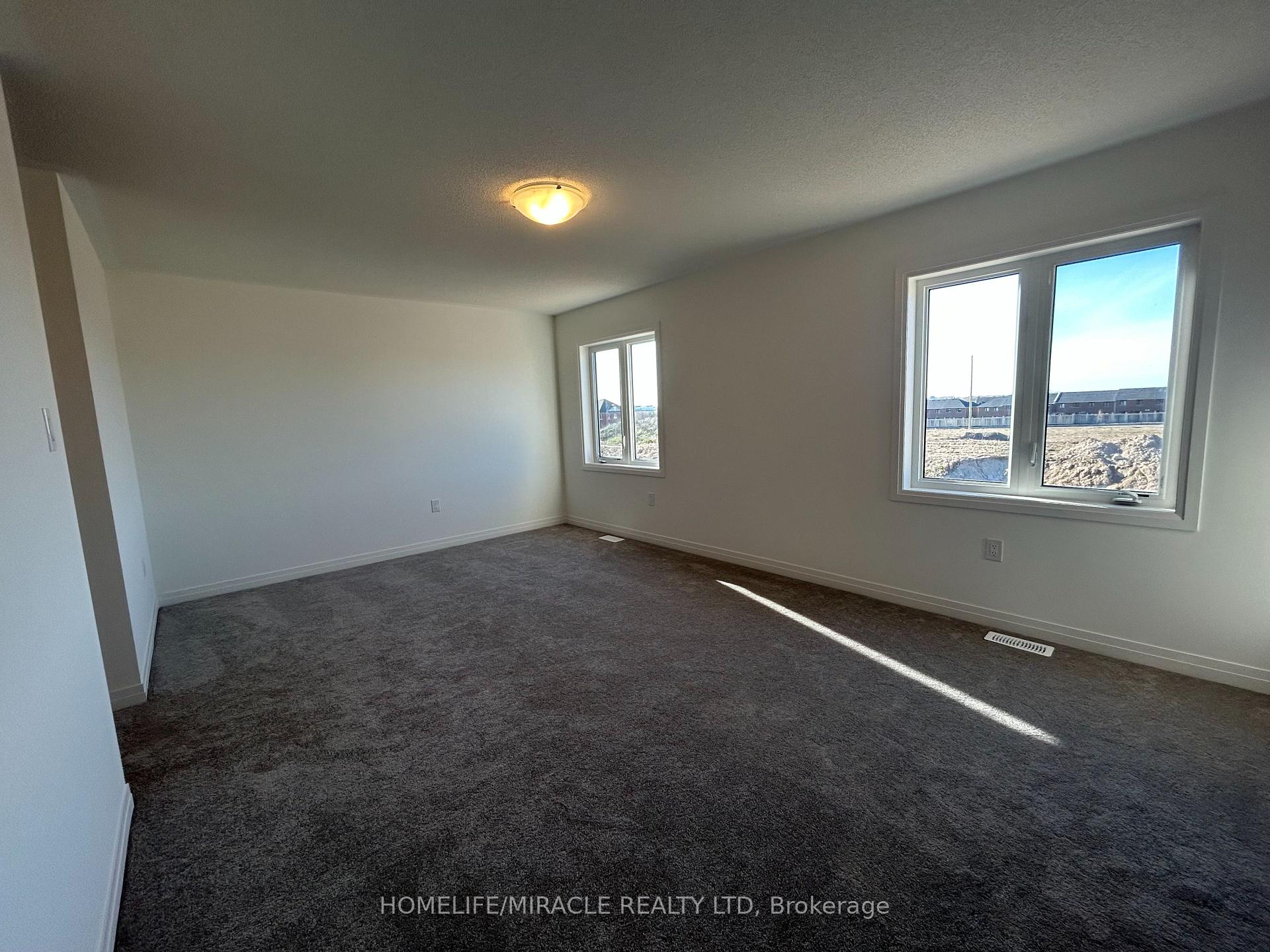 Photo 8 of 33 Sagewood Avenue, Barrie, Rural Barrie Southeast — HOMEH