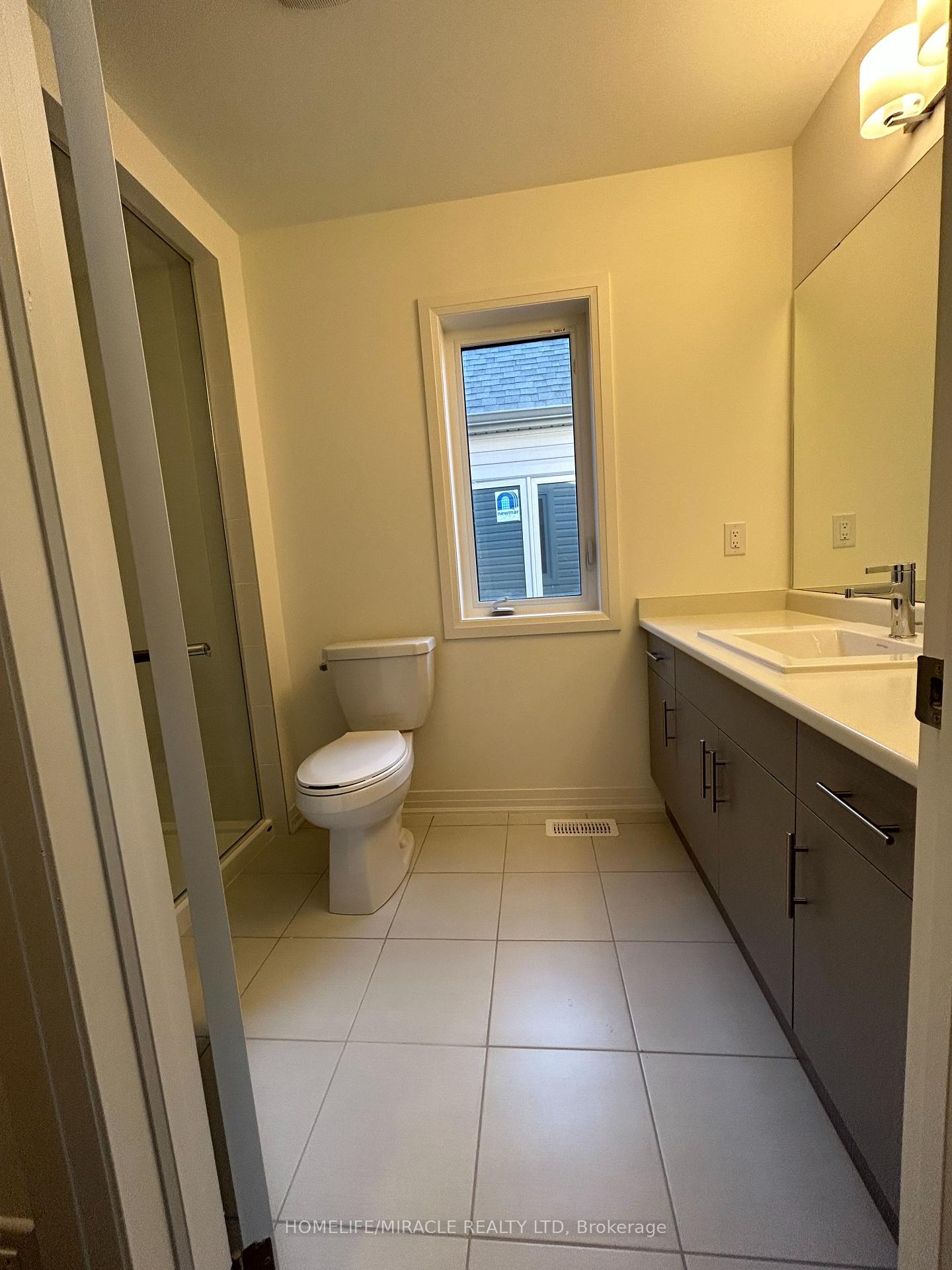 Photo 10 of 33 Sagewood Avenue, Barrie, Rural Barrie Southeast — HOMEH