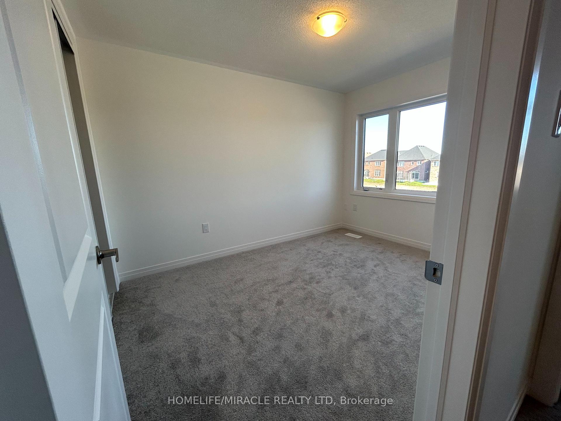 Photo 15 of 33 Sagewood Avenue, Barrie, Rural Barrie Southeast — HOMEH