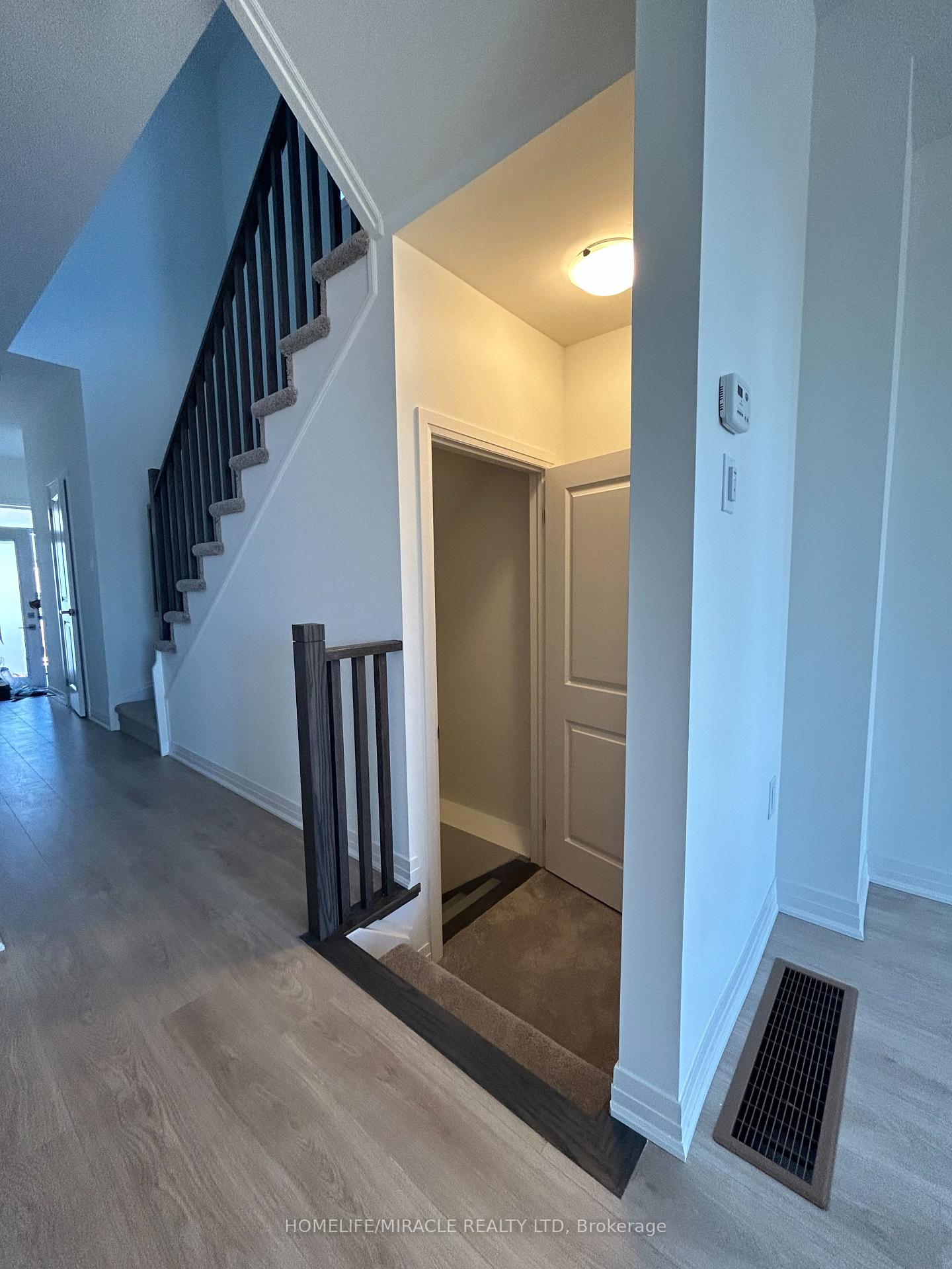 Photo 17 of 33 Sagewood Avenue, Barrie, Rural Barrie Southeast — HOMEH