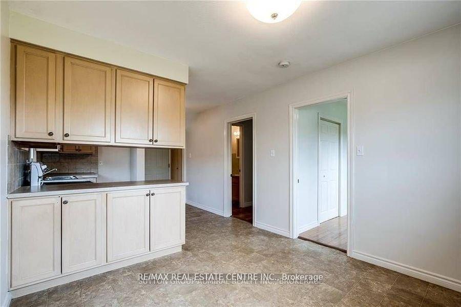 Photo 8 of Unit 2, 49 Selkirk Avenue, Hamilton, Landsdale — HOMEH