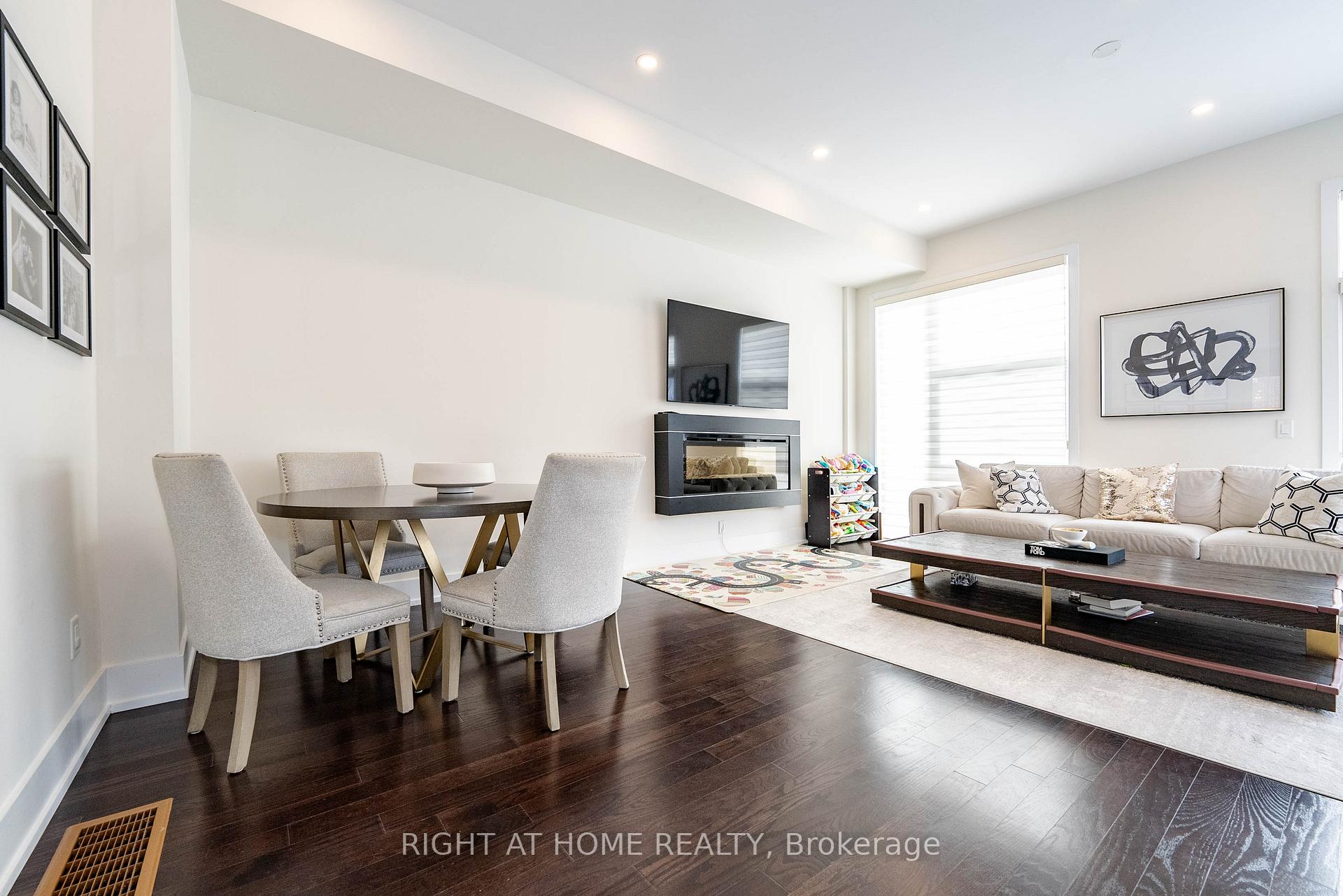 Photo 3 of 16 Cambray Road, Vaughan, Patterson — HOMEH