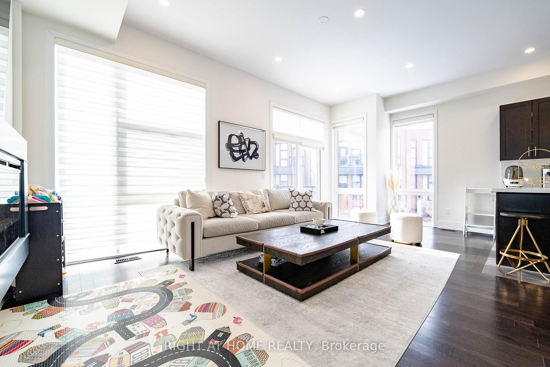 Photo 6 of 16 Cambray Road, Vaughan, Patterson — HOMEH