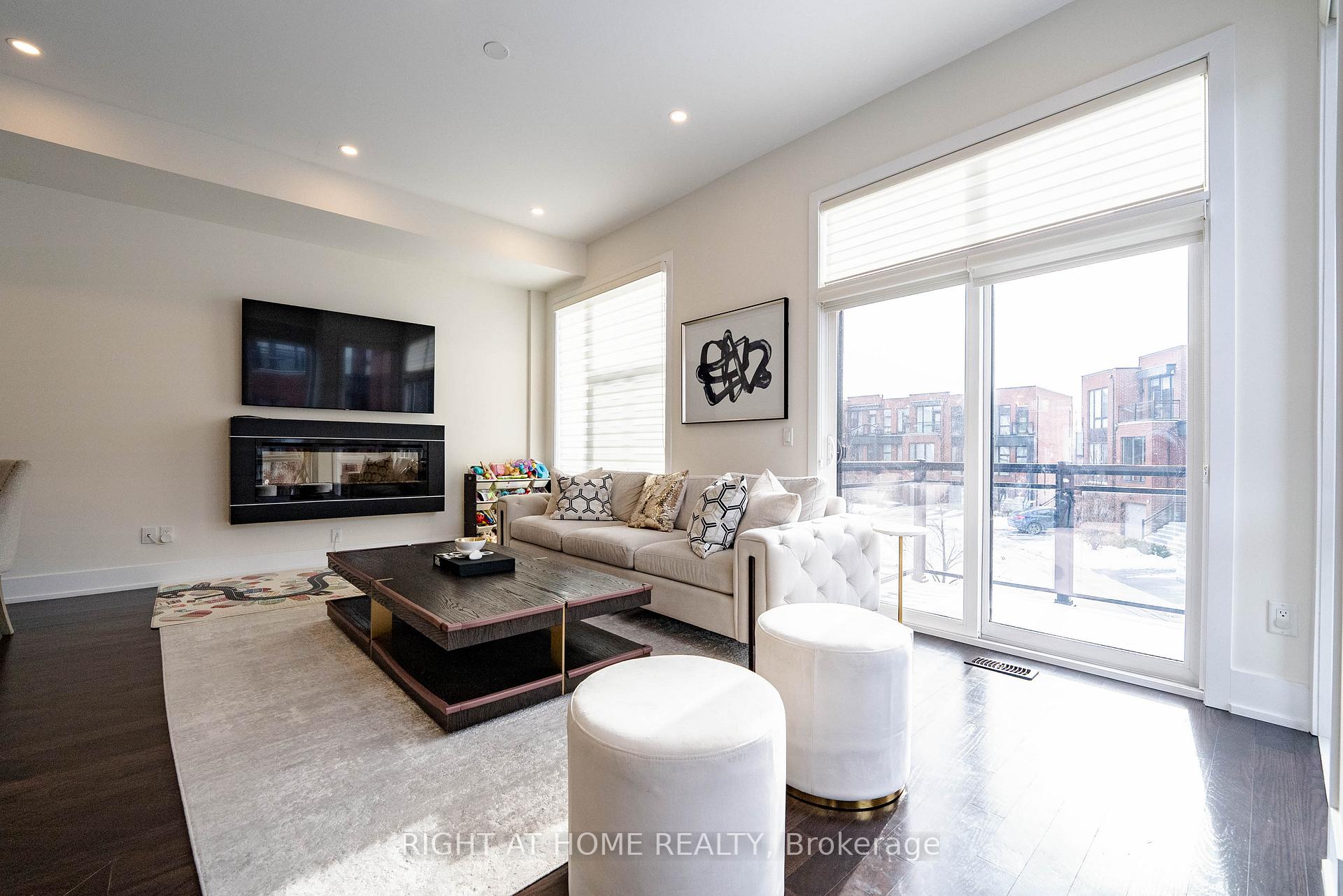 Photo 7 of 16 Cambray Road, Vaughan, Patterson — HOMEH