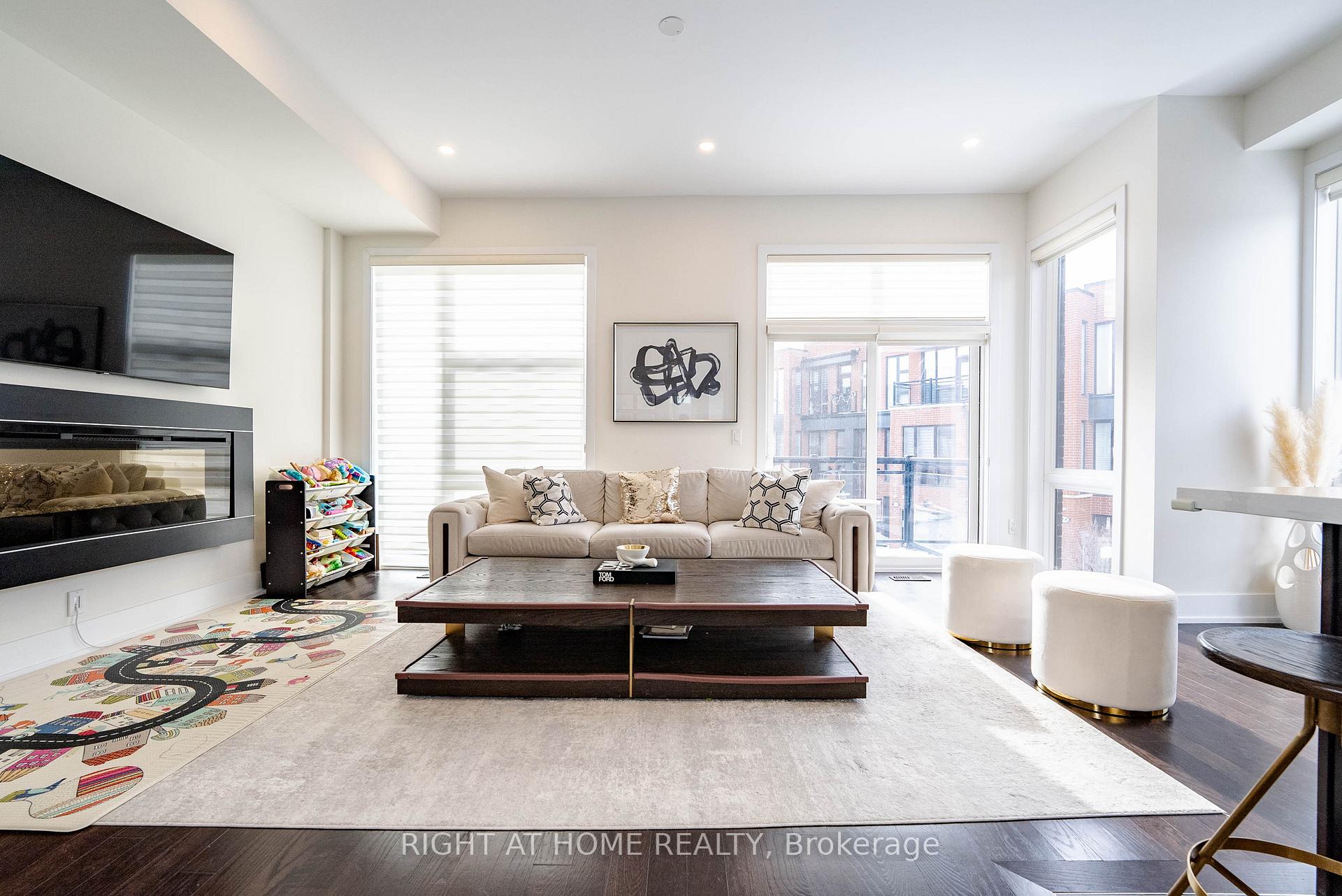 Photo 9 of 16 Cambray Road, Vaughan, Patterson — HOMEH