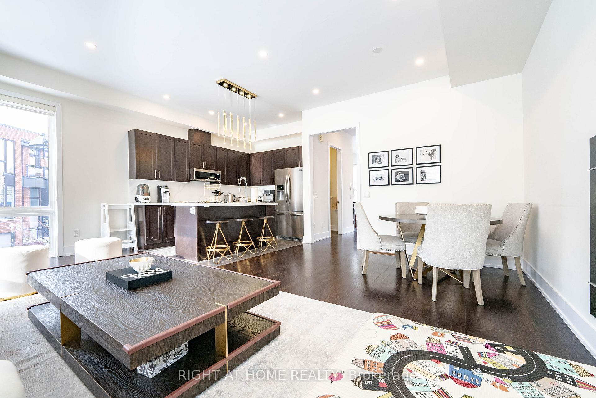 Photo 10 of 16 Cambray Road, Vaughan, Patterson — HOMEH