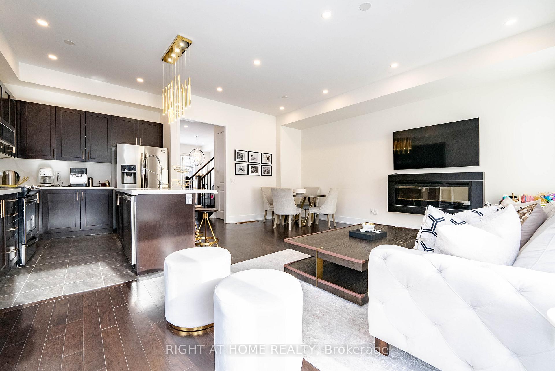 Photo 11 of 16 Cambray Road, Vaughan, Patterson — HOMEH
