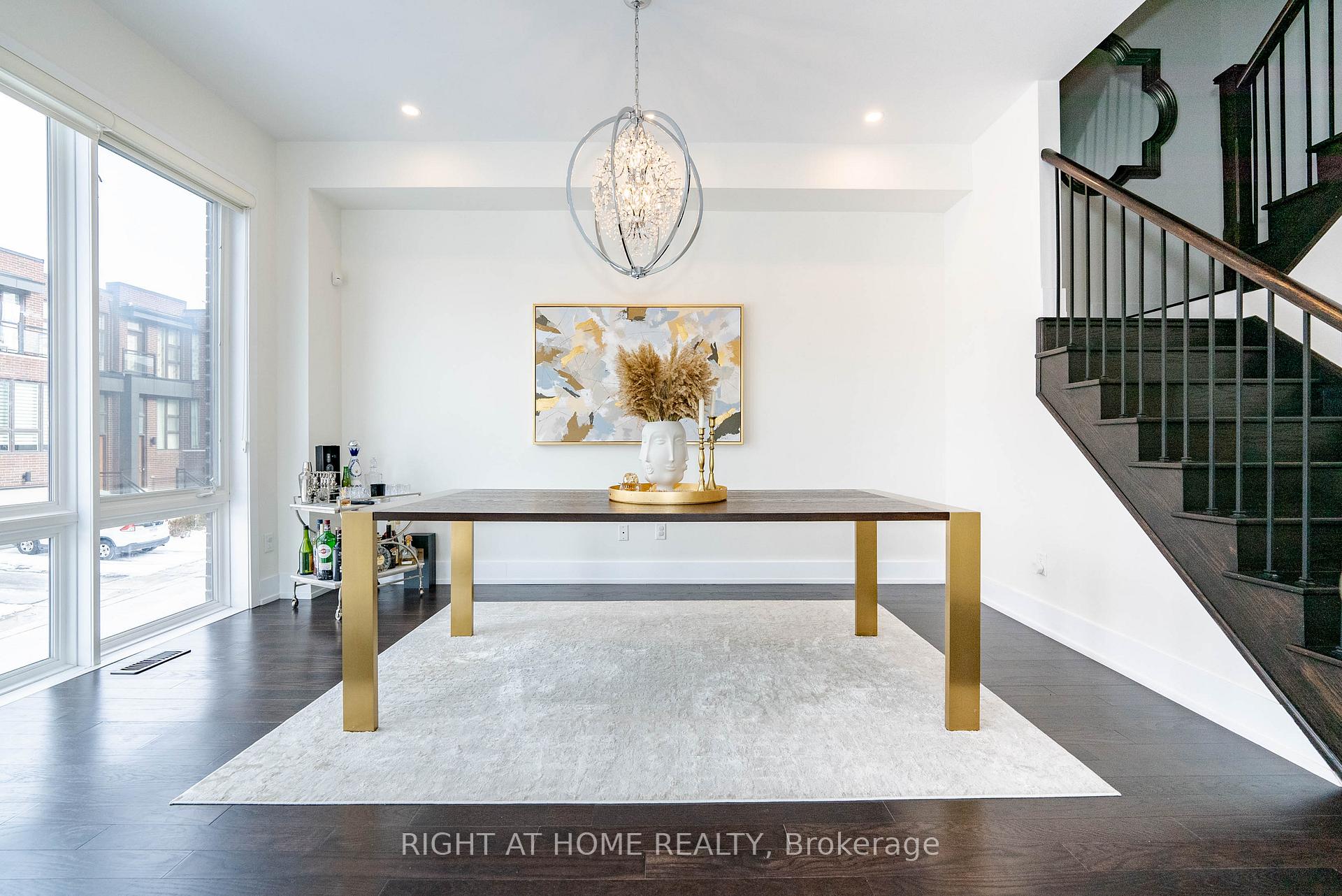 Photo 15 of 16 Cambray Road, Vaughan, Patterson — HOMEH