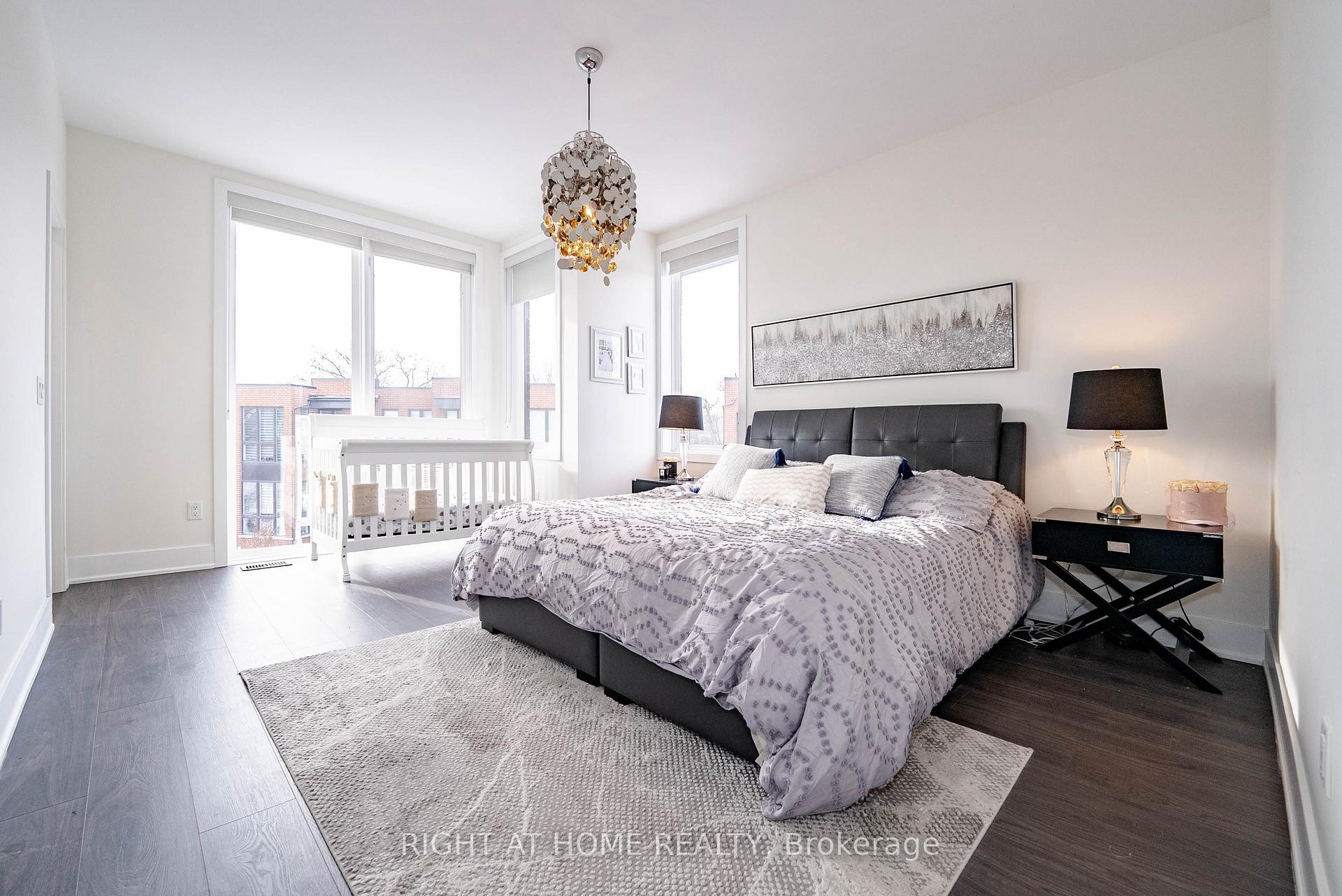 Photo 20 of 16 Cambray Road, Vaughan, Patterson — HOMEH