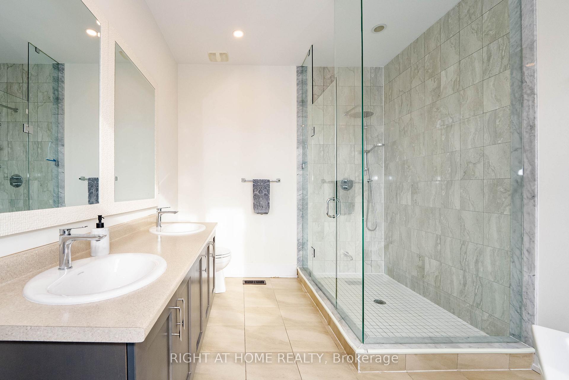 Photo 23 of 16 Cambray Road, Vaughan, Patterson — HOMEH