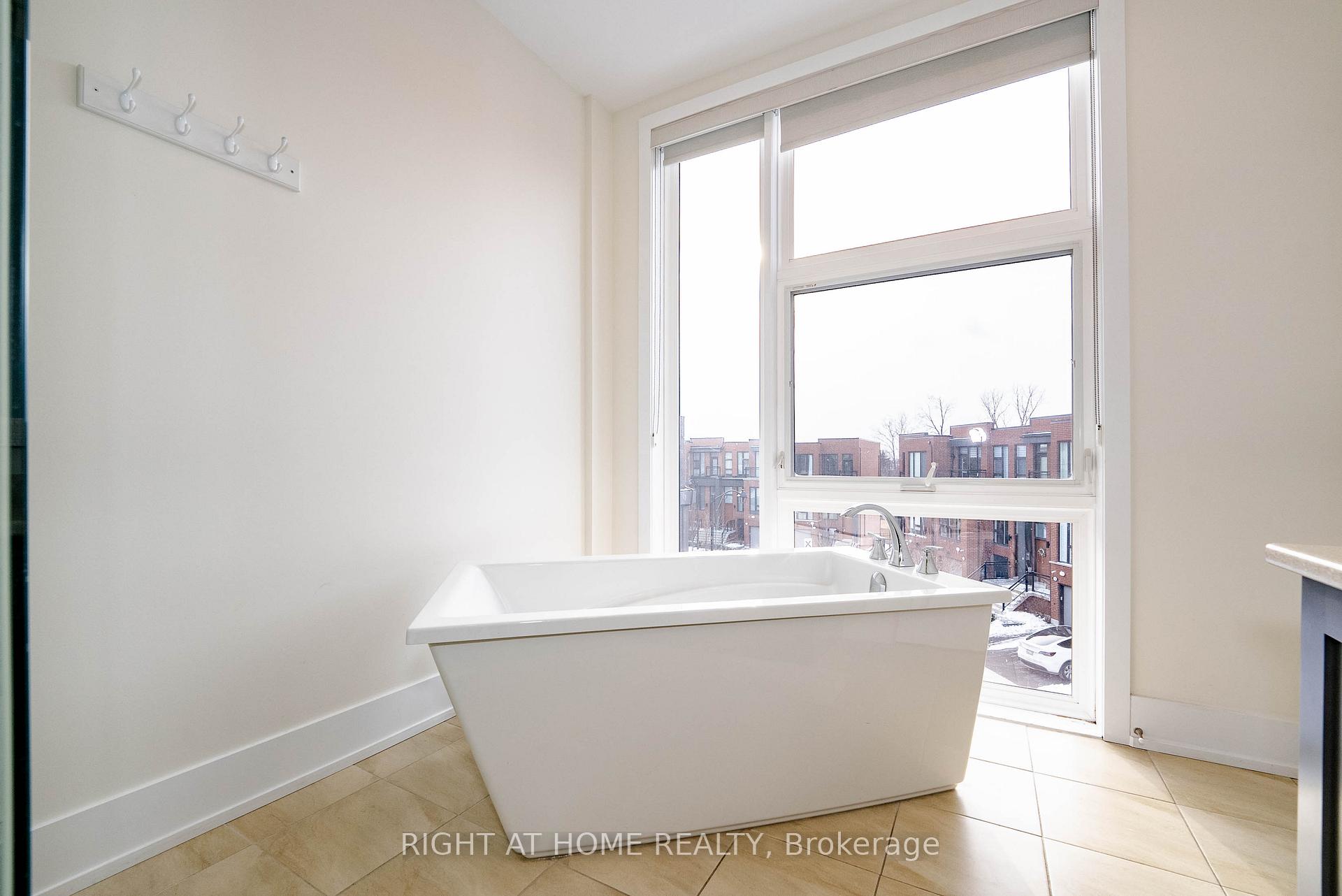Photo 21 of 16 Cambray Road, Vaughan, Patterson — HOMEH