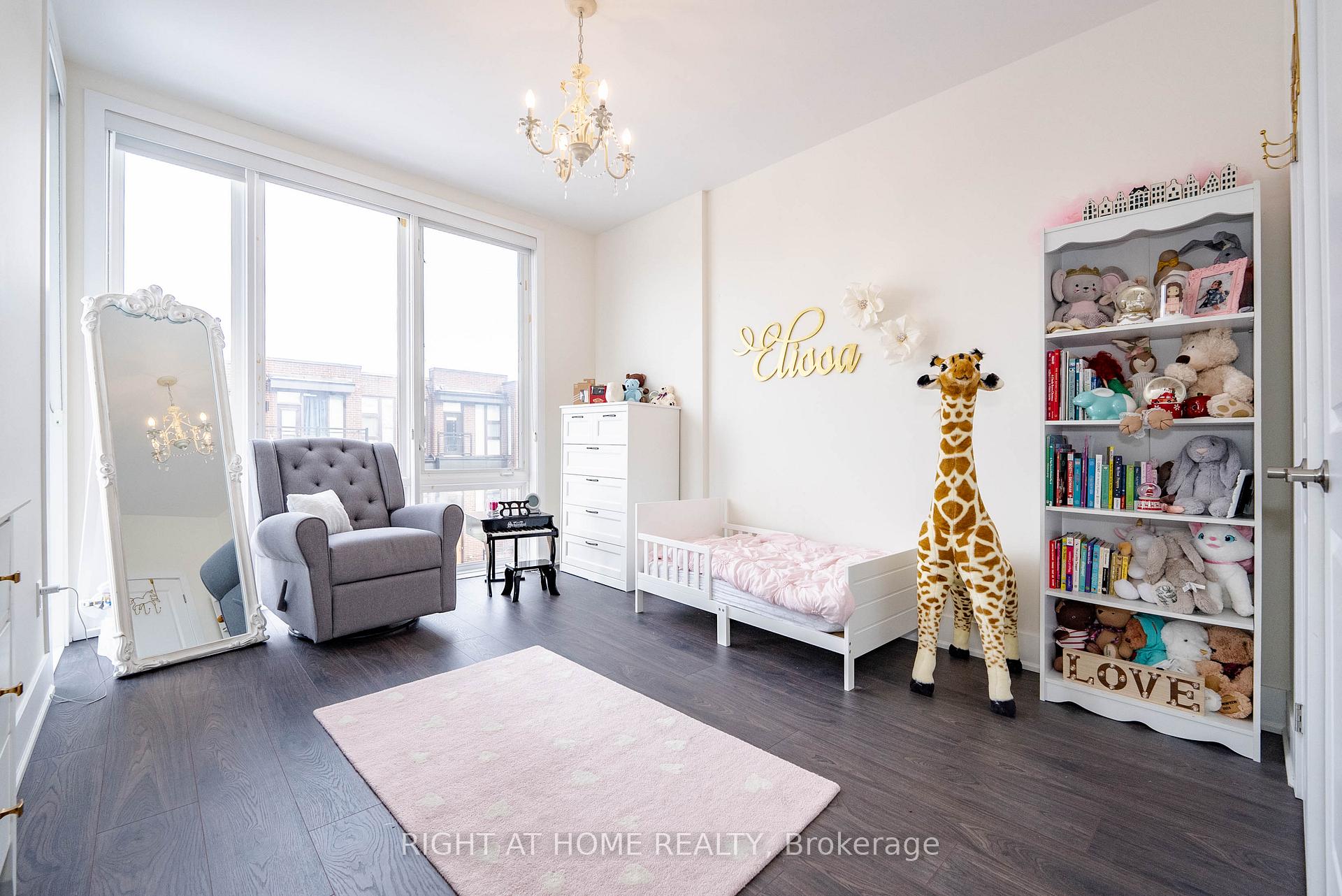 Photo 24 of 16 Cambray Road, Vaughan, Patterson — HOMEH