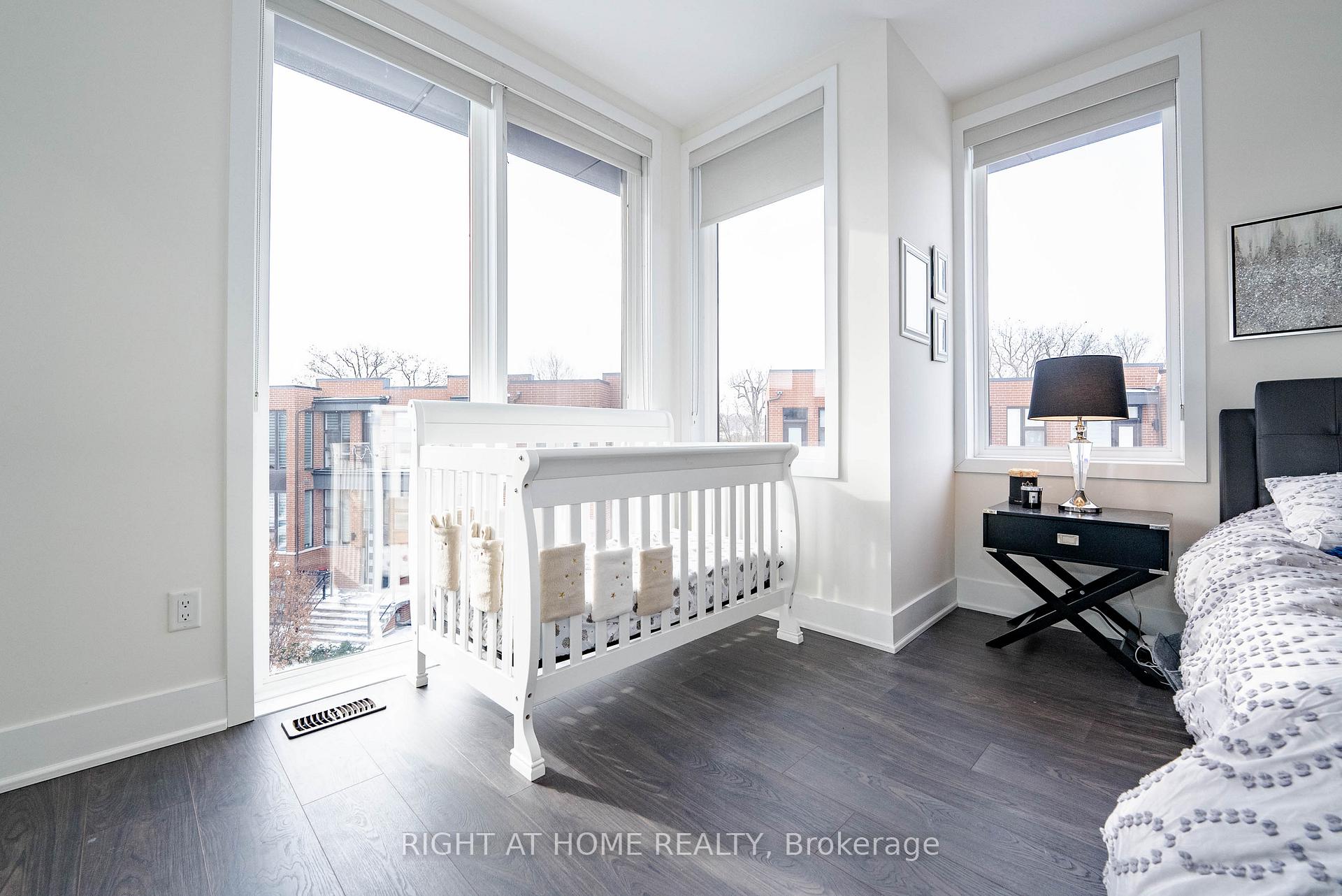 Photo 25 of 16 Cambray Road, Vaughan, Patterson — HOMEH
