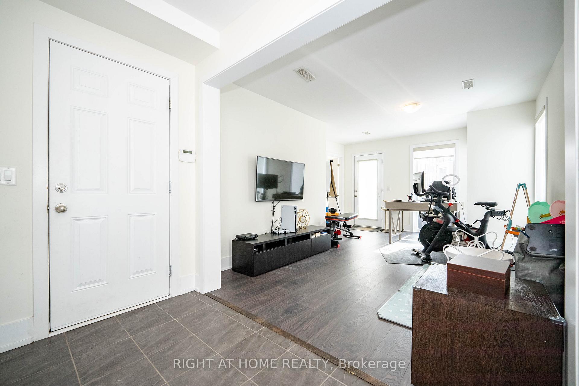 Photo 34 of 16 Cambray Road, Vaughan, Patterson — HOMEH