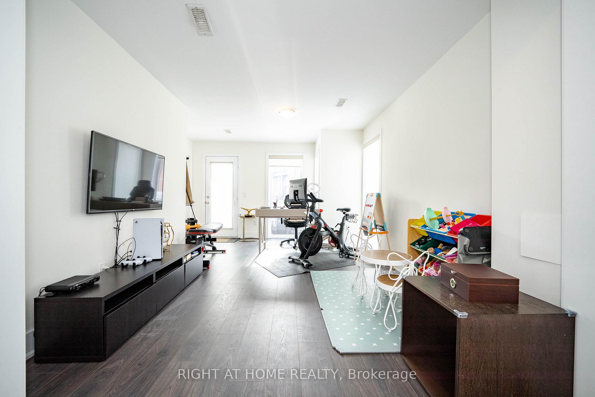Photo 35 of 16 Cambray Road, Vaughan, Patterson — HOMEH