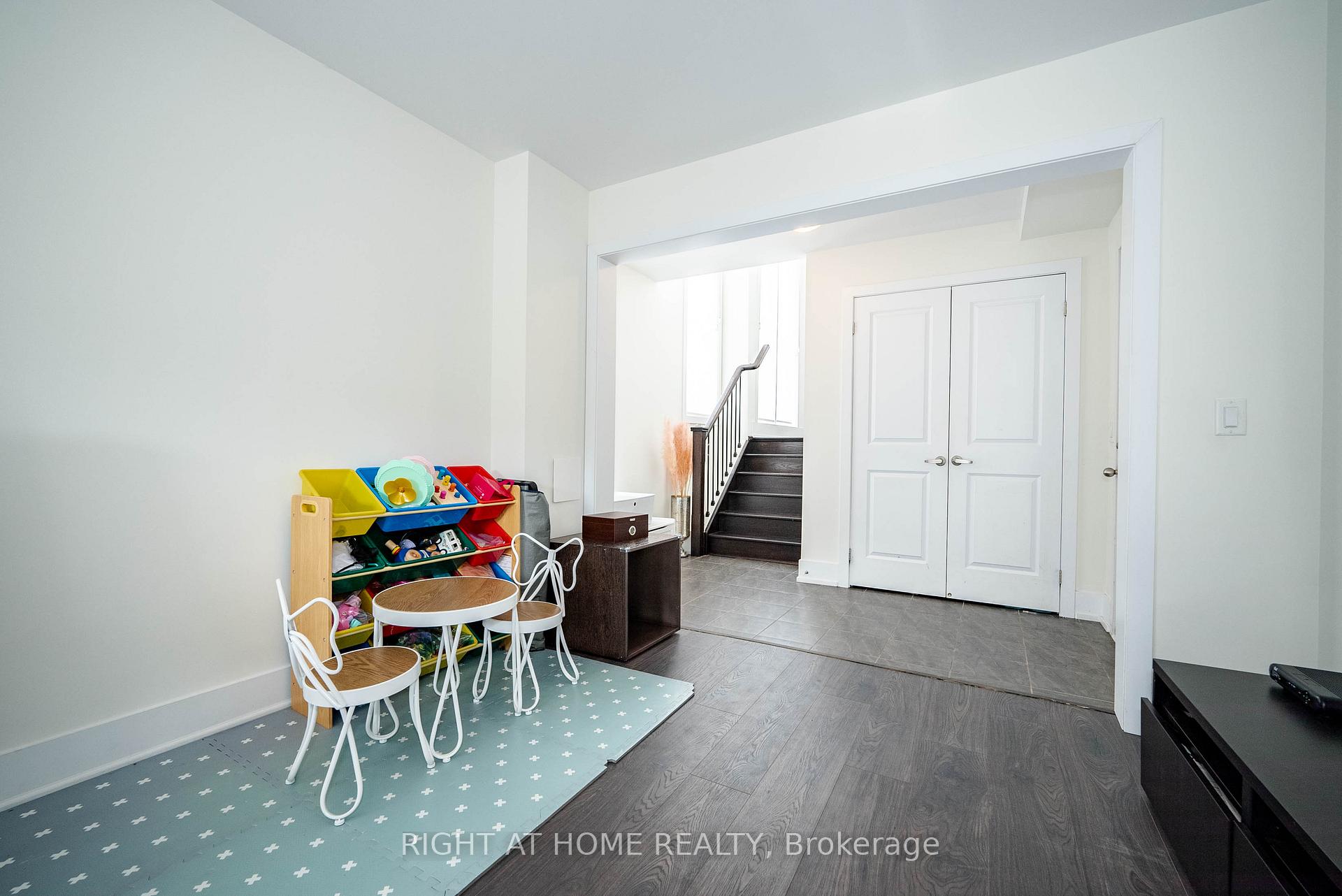Photo 36 of 16 Cambray Road, Vaughan, Patterson — HOMEH
