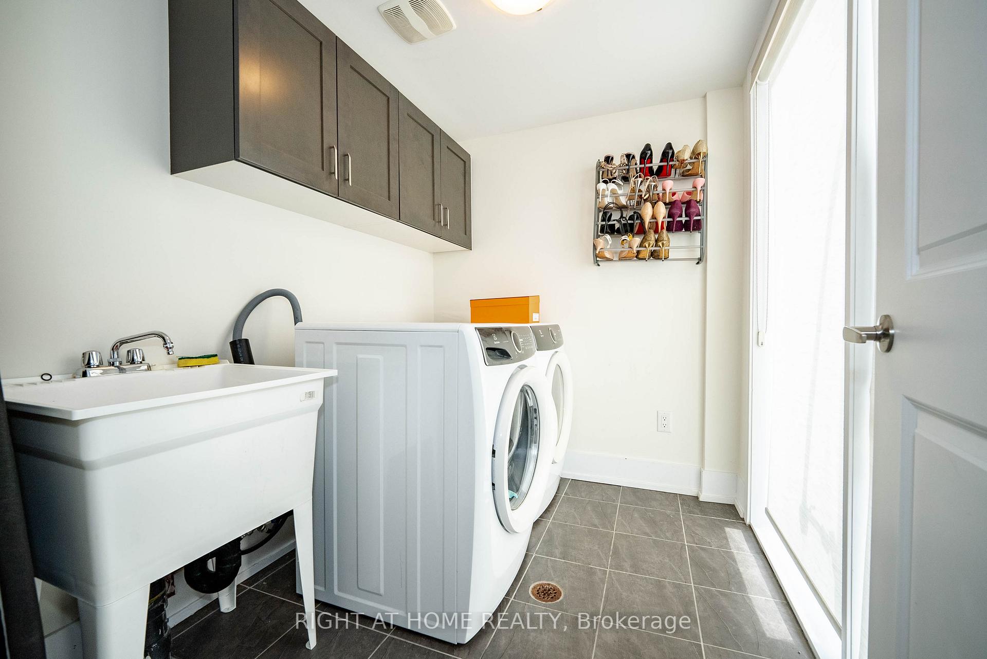 Photo 37 of 16 Cambray Road, Vaughan, Patterson — HOMEH