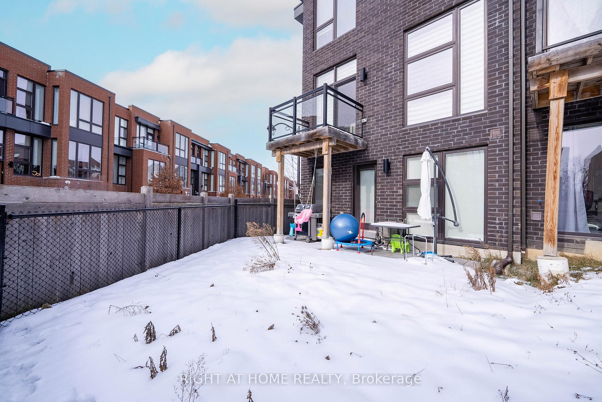 Photo 39 of 16 Cambray Road, Vaughan, Patterson — HOMEH