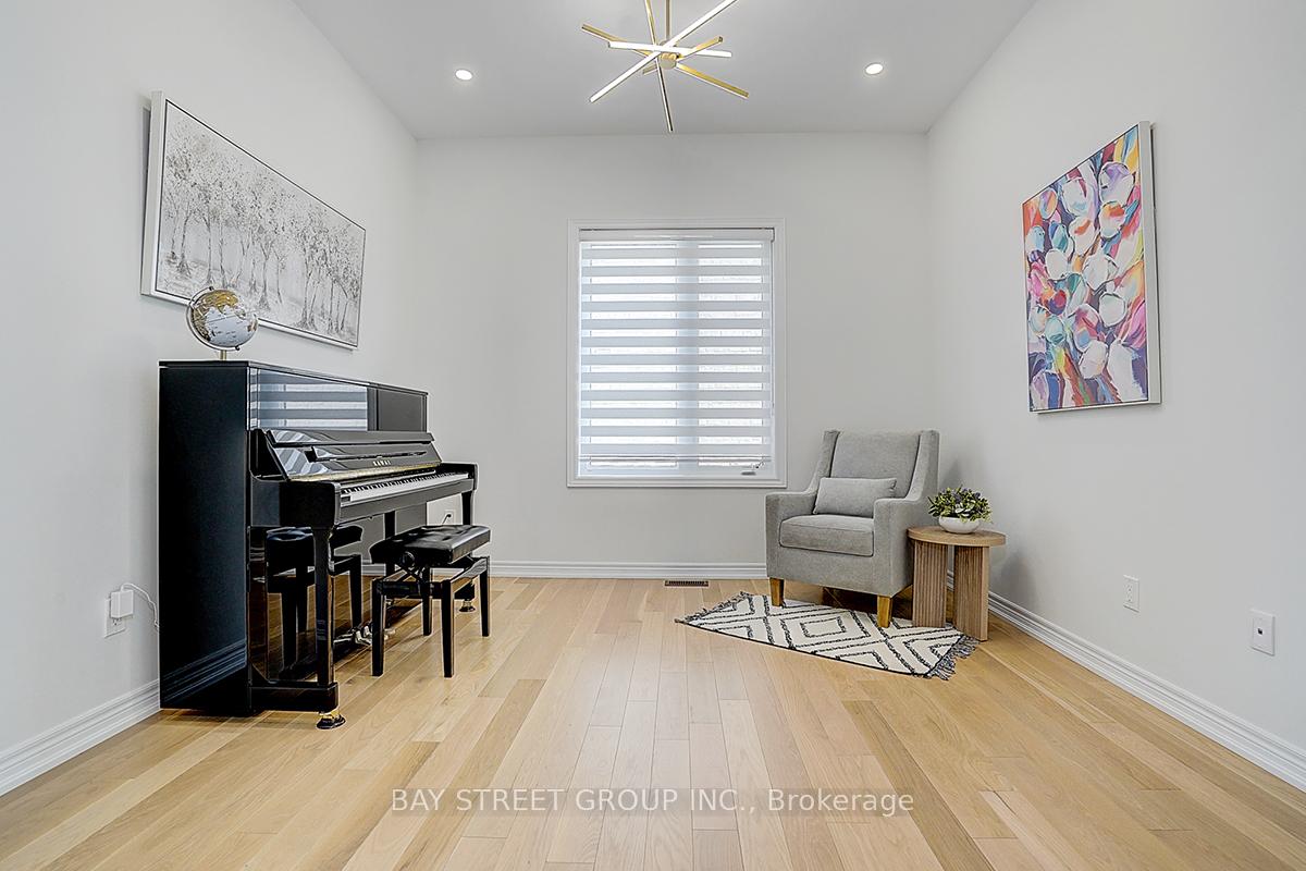Photo 4 of 100 Woodhaven Avenue, Aurora, Aurora Estates — HOMEH